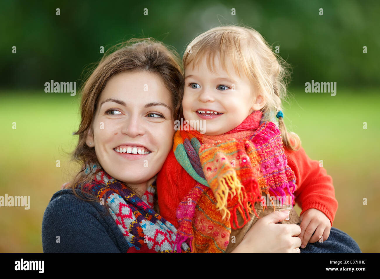 Mère et fille dans le parc Banque D'Images