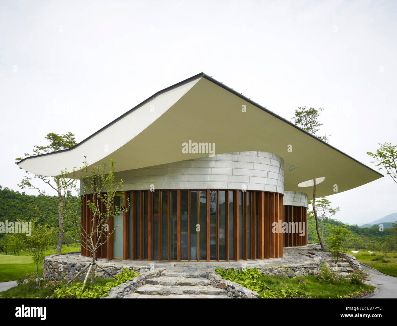 Sifflement Rock Golf Clubhouse, Chuncheon, Corée du Sud. Architecte : 2012 Mecanoo. Banque D'Images