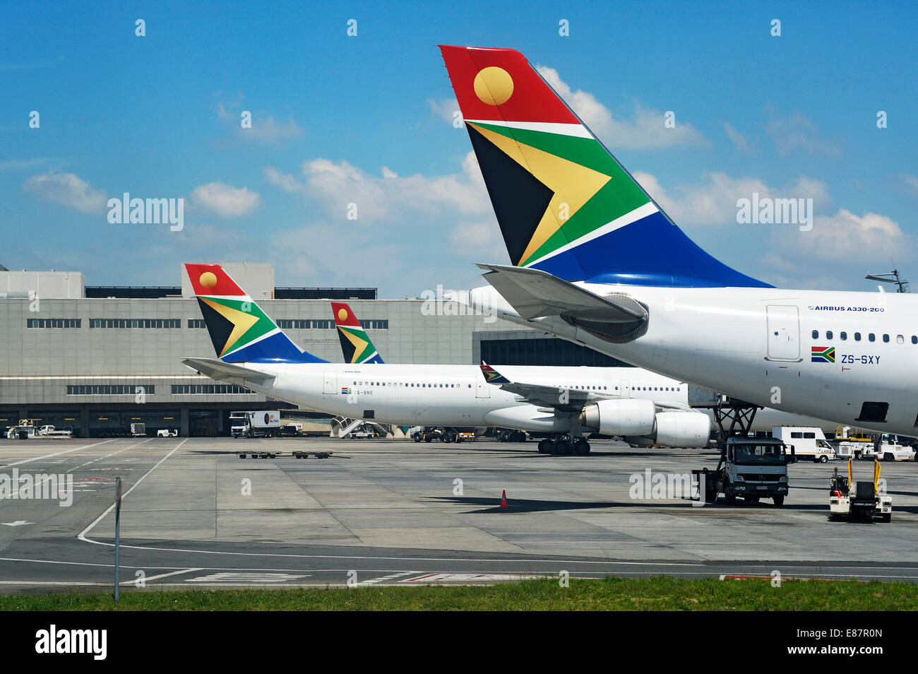 Airbus avec le logo de l'ISL, South African Airways à l'aéroport international OR Tambo de Johannesburg, Afrique du Sud Banque D'Images