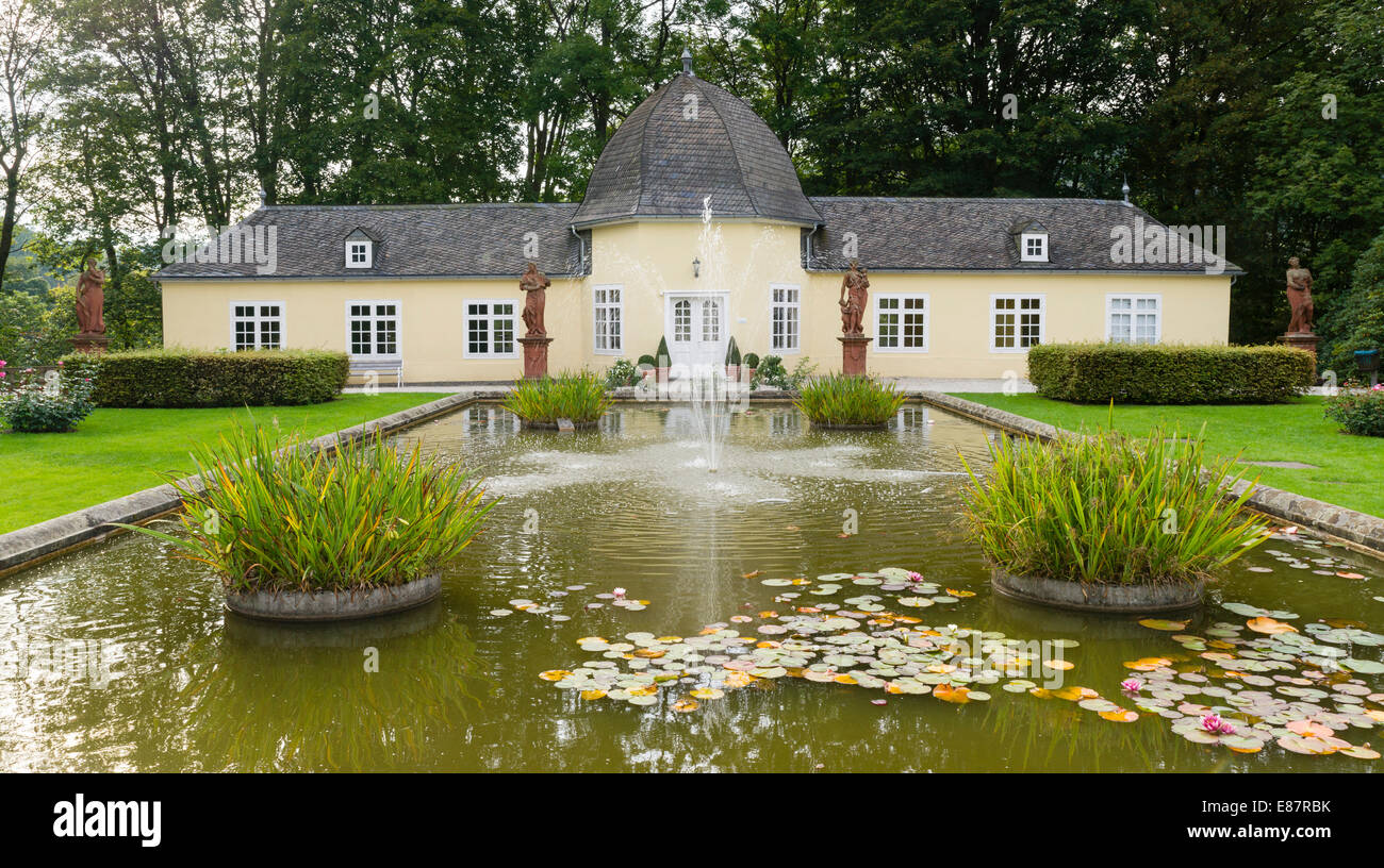 L'orangerie, fontaines, parc du château, Château, Château de Berleburg Bad Berleburg, Wittgensteiner Land Banque D'Images
