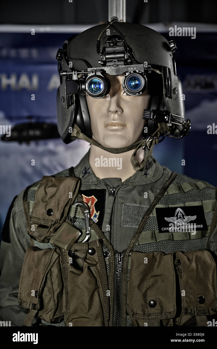 La technologie militaire de vision nocturne est exposée à un écran de sauvetage aérien en mer de l'armée de Thaïlande (SAREX). Thaïlande S. E. Asie Banque D'Images