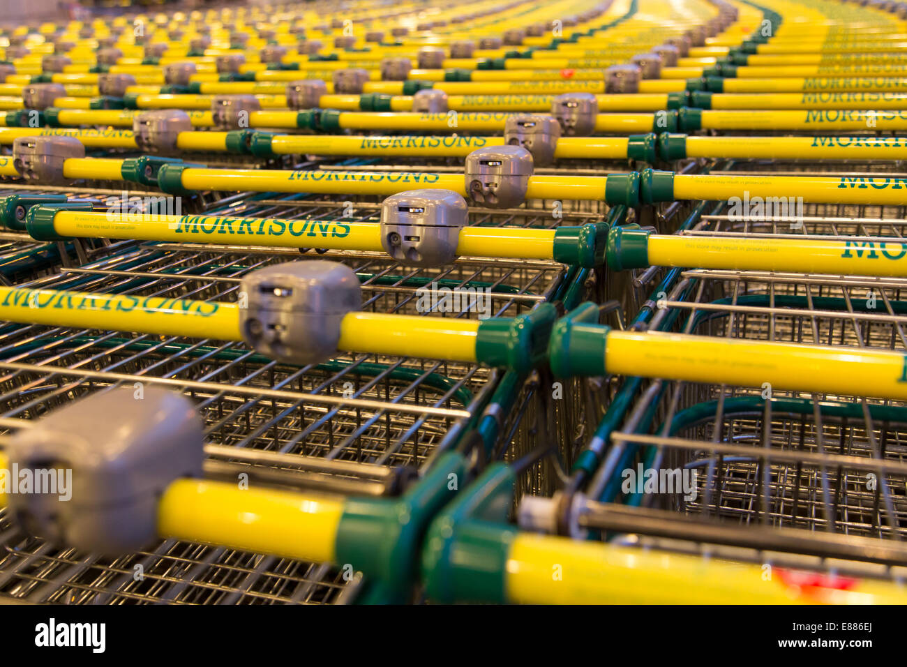 Chariots de supermarché Morrisons Banque D'Images