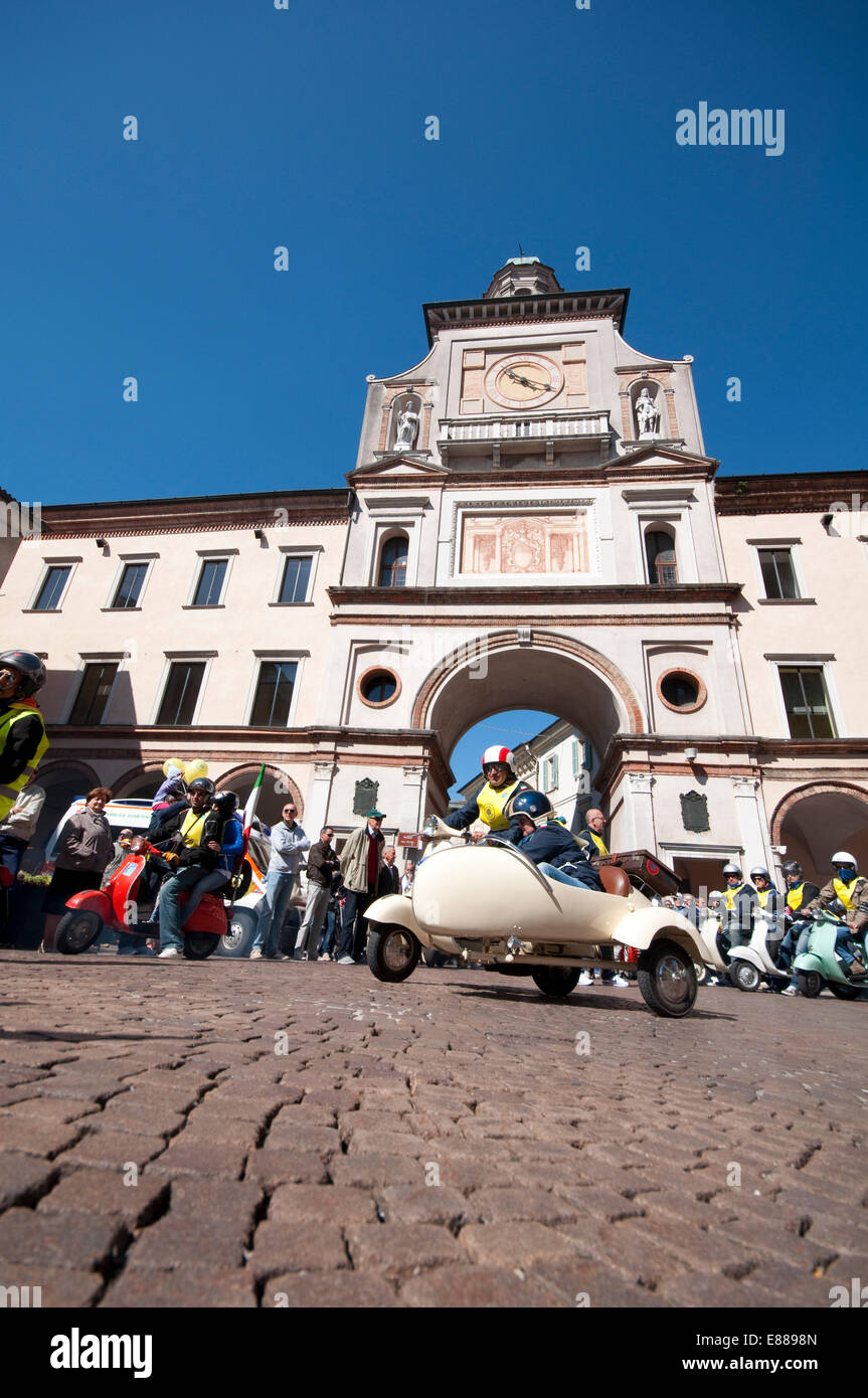 L'Italie, Lombardie, Crema, réunion du scooter Vespa Banque D'Images