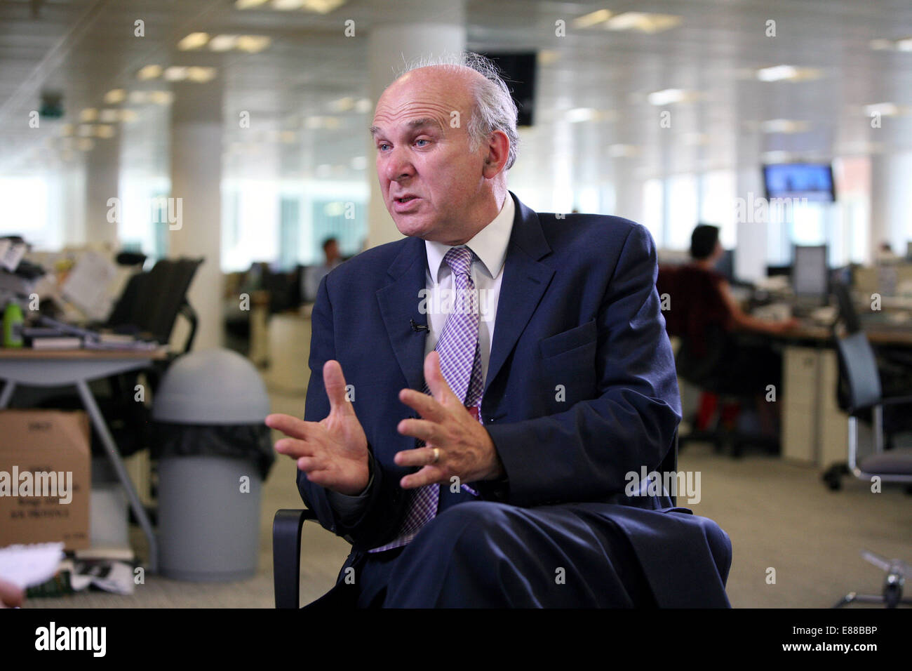 Vince Cable , ancien leader Libdem, dans le bureau de Manchester Evening News. Banque D'Images