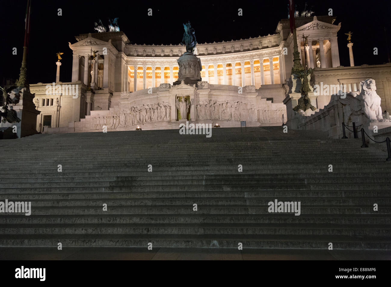 L'Altare della Patria aussi connu comme le Monumento Nazionale a Vittorio Emanuele II est une controve Banque D'Images