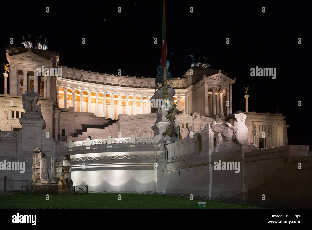 L'Altare della Patria aussi connu comme le Monumento Nazionale a Vittorio Emanuele II est une controve Banque D'Images