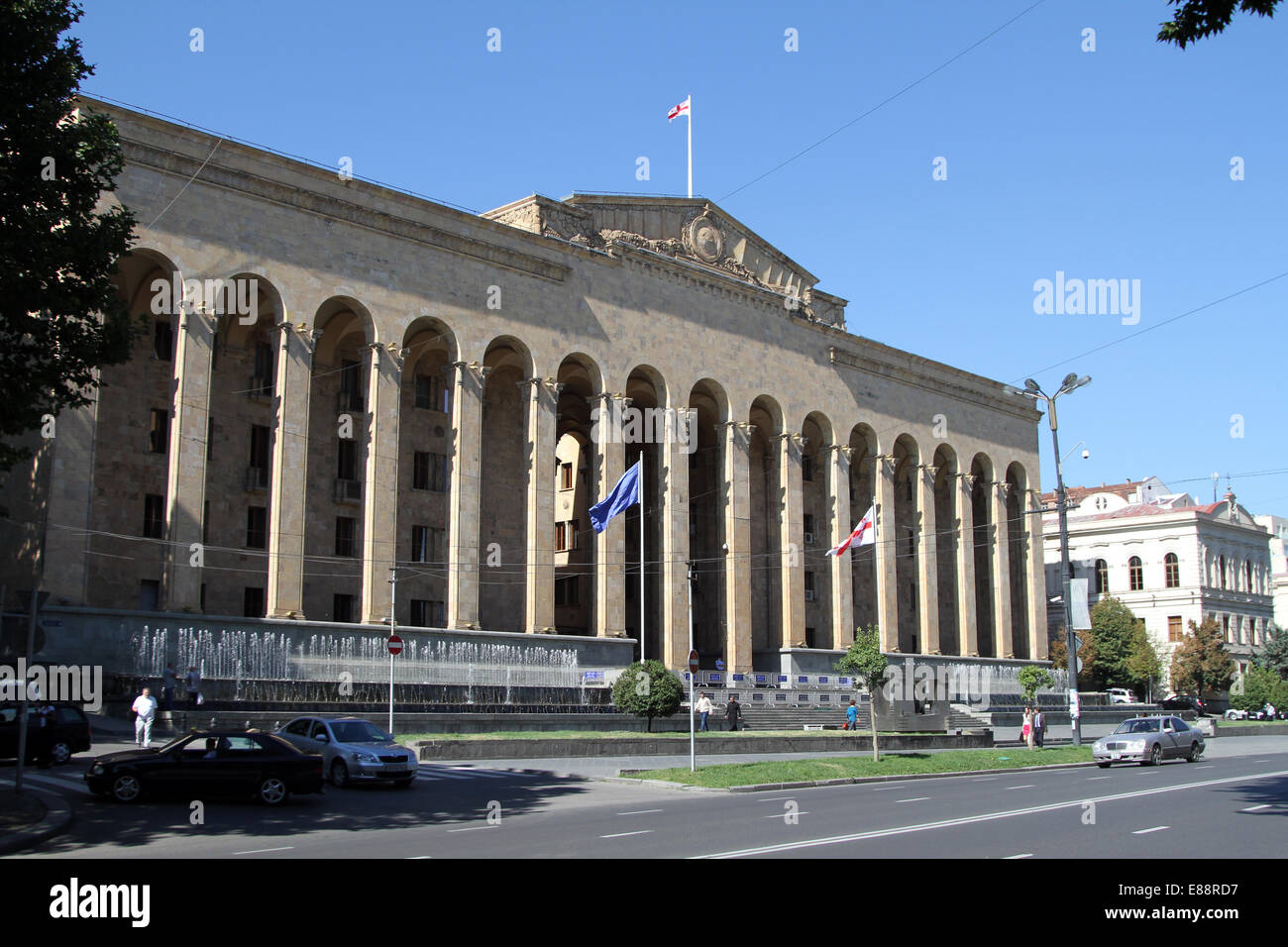 L'ancien bâtiment du parlement Shota Rustaveli Avenue à Tbilissi, Géorgie le samedi 13 septembre 2014. Banque D'Images