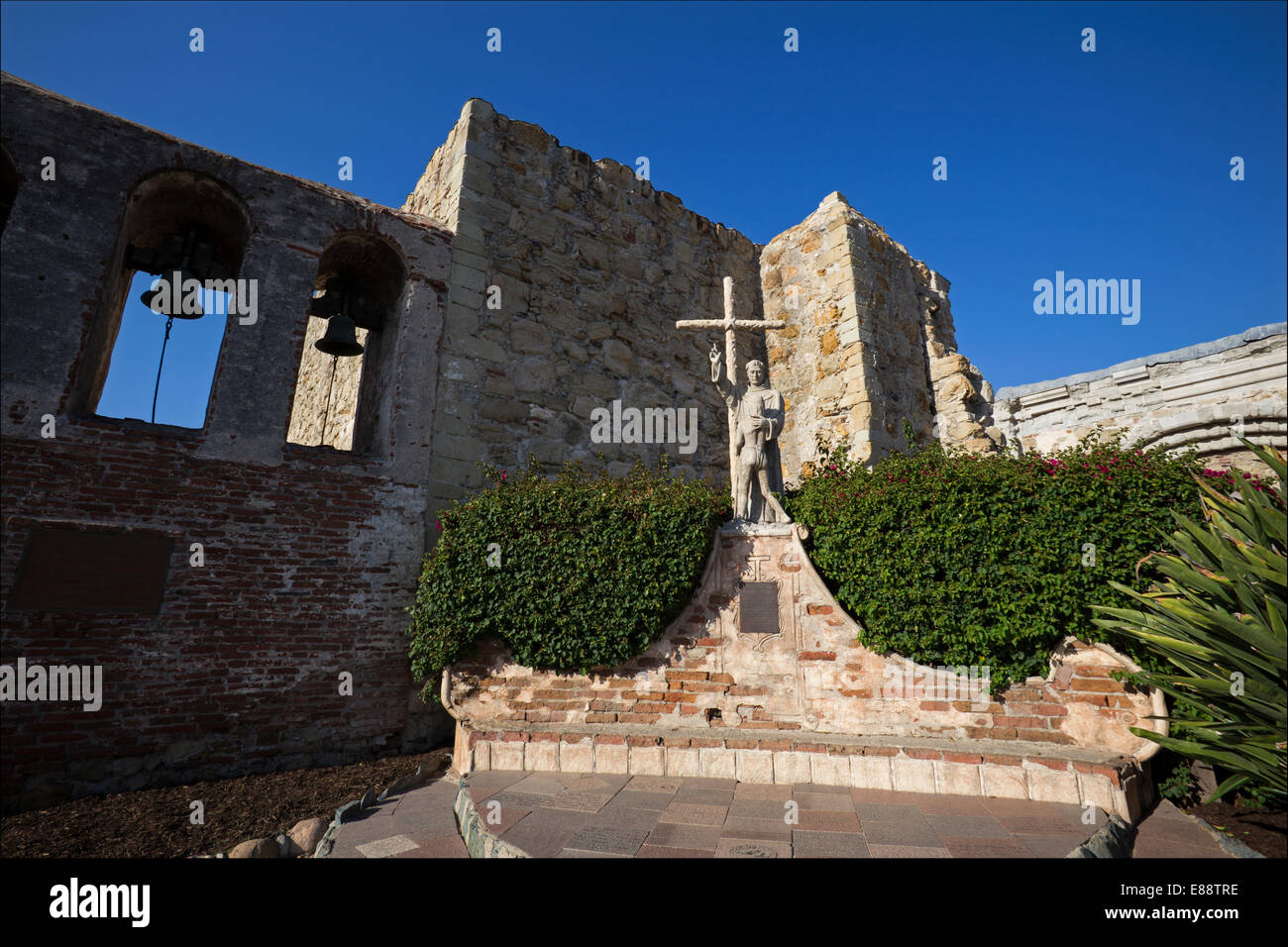 Le Père Junipero Serra et le jeune Indien, le père Junipero Serra, Mission San Juan Capistrano, San Juan Capistrano, Californie Banque D'Images