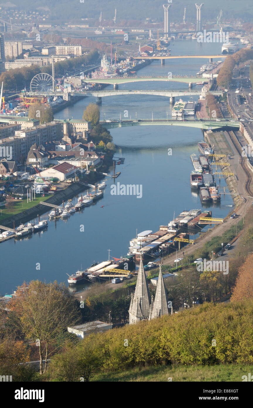 Seine plie avec des ponts, de l'Île Lacroix et open air de foire, de Saint Catherine Hill, Rouen, Haute-Normandie, France Banque D'Images