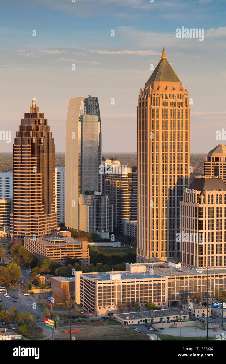 View sur l'Interstate 85 en passant la skyline d'Atlanta, Atlanta, Géorgie, États-Unis d'Amérique, Amérique du Nord Banque D'Images