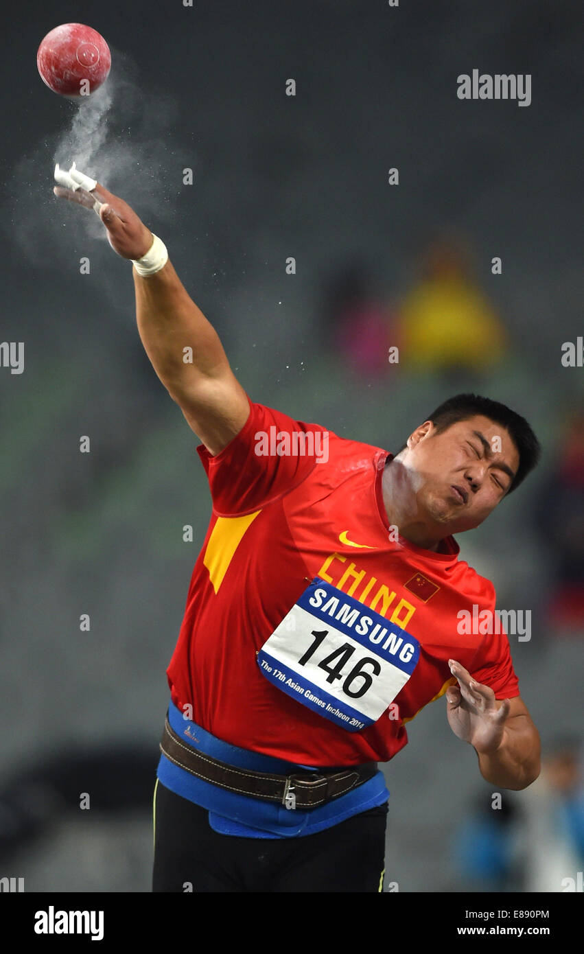 Incheon, Corée du Sud. 2Nd Oct, 2014. Wang 101 de la concurrence de la Chine au cours de la Men's lancer du match d'athlétisme à la 17e Jeux asiatiques à Incheon, Corée du Sud, le 2 octobre 2014. 101 Wang a obtenu la 7e place avec 18,51 mètres. © Lin Yiguang/Xinhua/Alamy Live News Banque D'Images