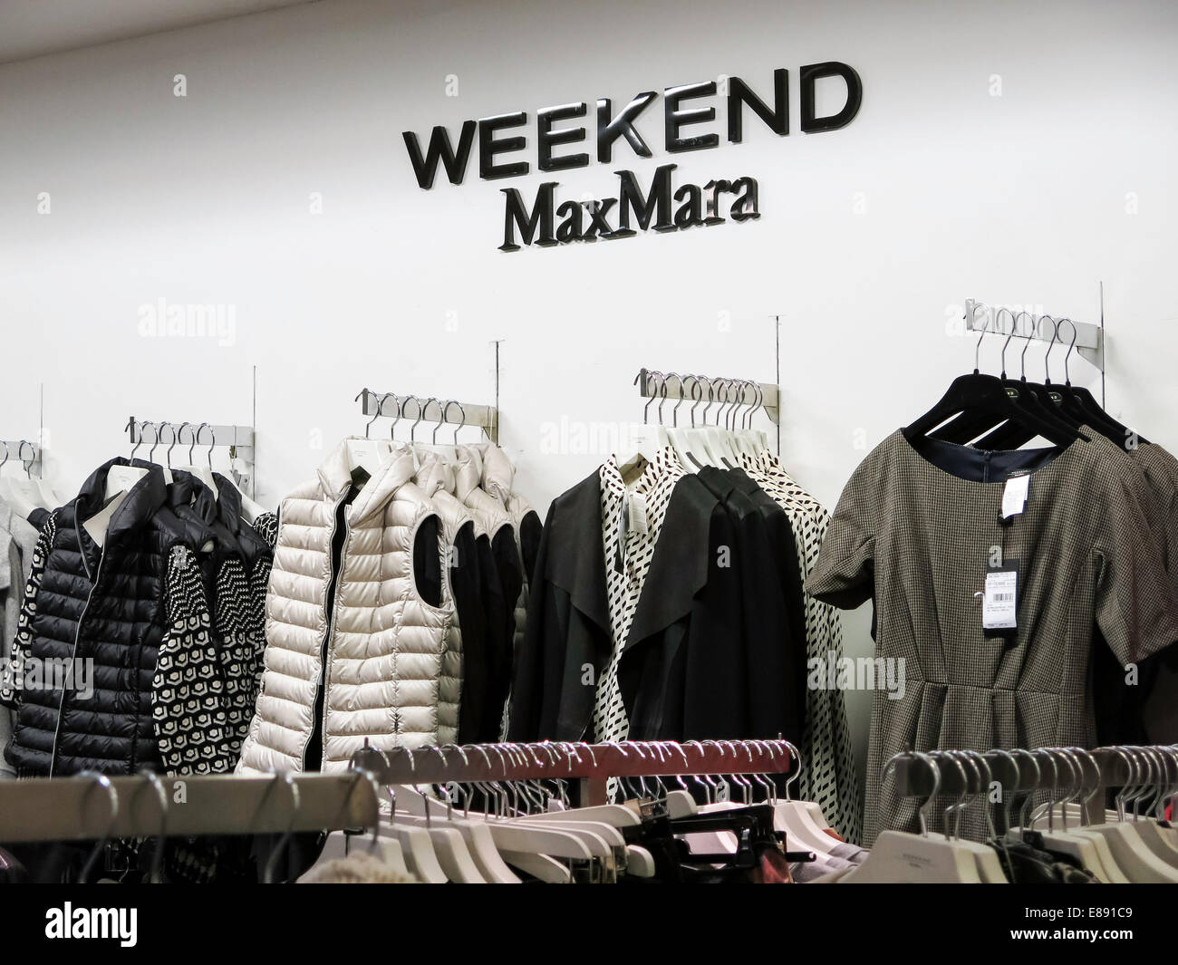 L'article Manteau Max Mara, du grand magasin Macy's Herald Square, New York, Banque D'Images
