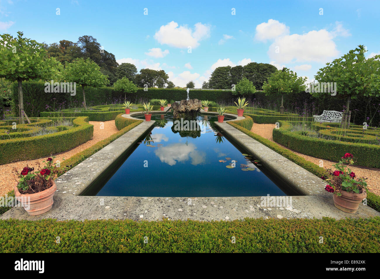 Jardin de l'eau dans les jardins à Houghton Hall, Norfolk, Angleterre, Royaume-Uni. Banque D'Images