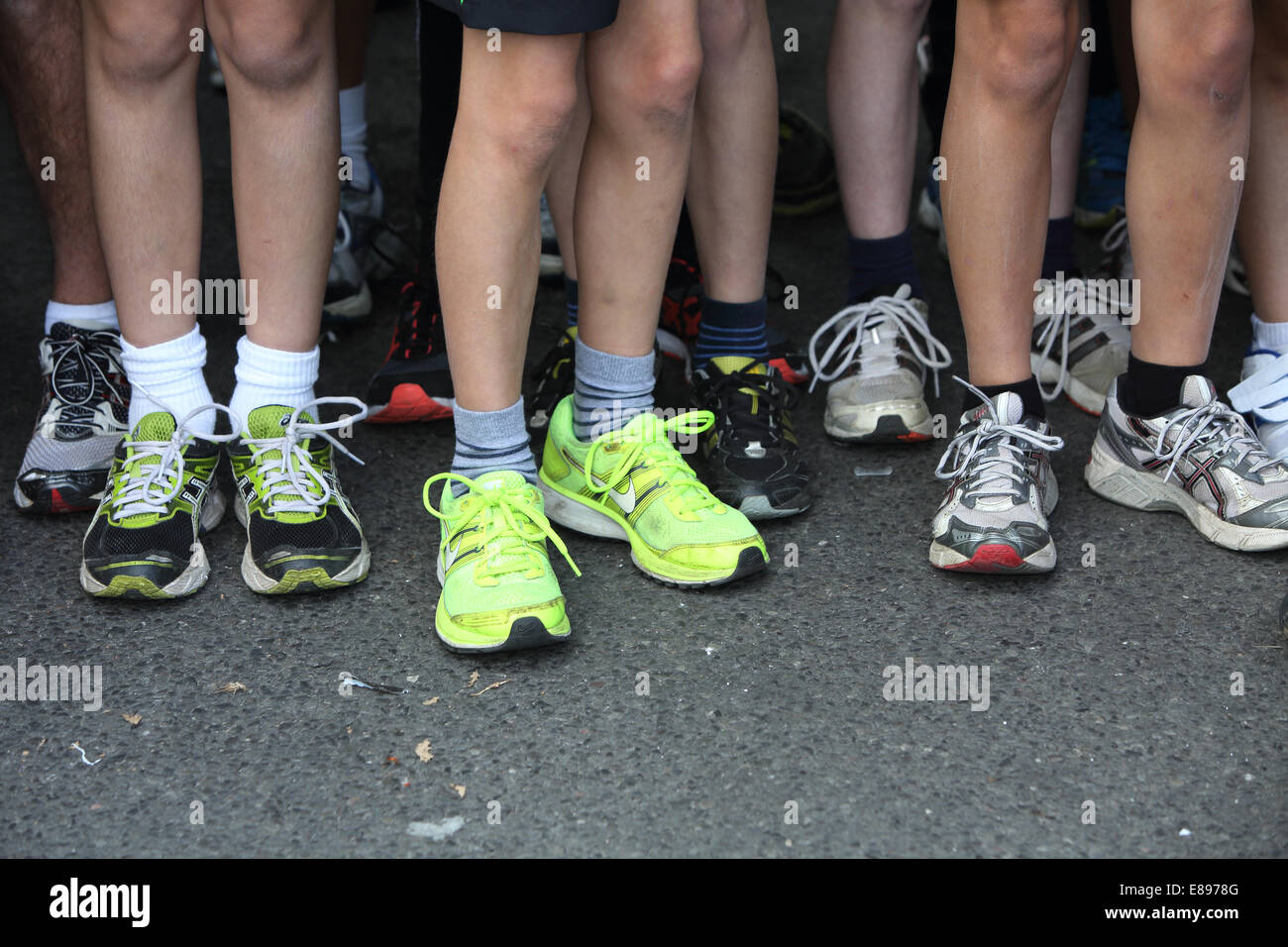 Berlin, Allemagne, les jambes de personnes dans des chaussures de course Banque D'Images