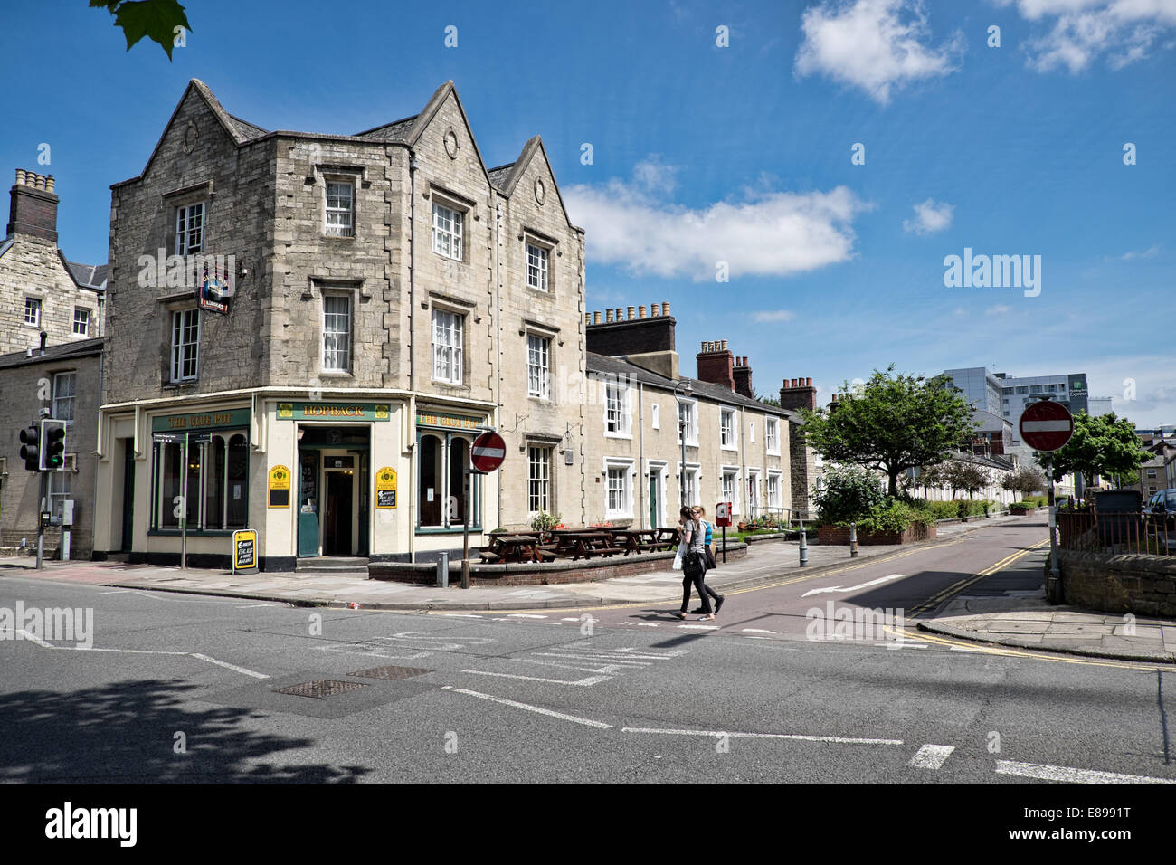 Le pub anglais traditionnel pot de colle sur Emlyn carré au milieu de l'historique, la préservation de la GWR village de Swindon, Royaume-Uni Banque D'Images