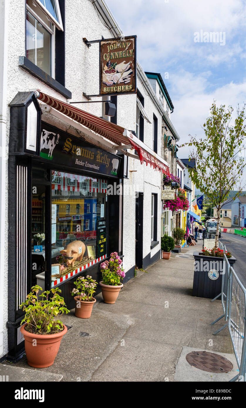 Boutiques n Market Street dans le centre-ville, Clifden, Connemara, comté de Galway, en République d'Irlande Banque D'Images