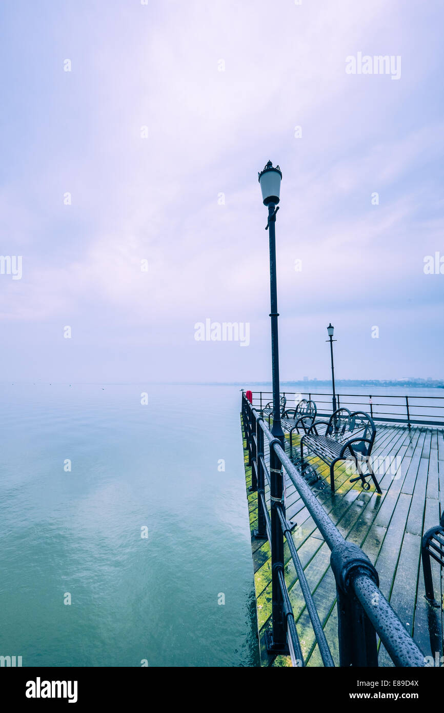 Jetée de Southend avec effet de traitement croisé bleu Banque D'Images