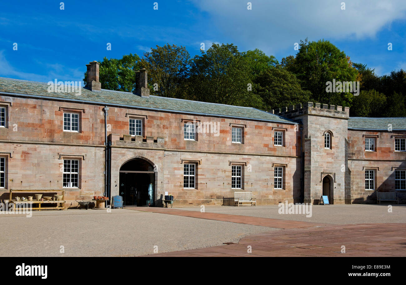 Les écuries de Lowther Castle, près de Penrith, Cumbria, Angleterre, Royaume-Uni Banque D'Images