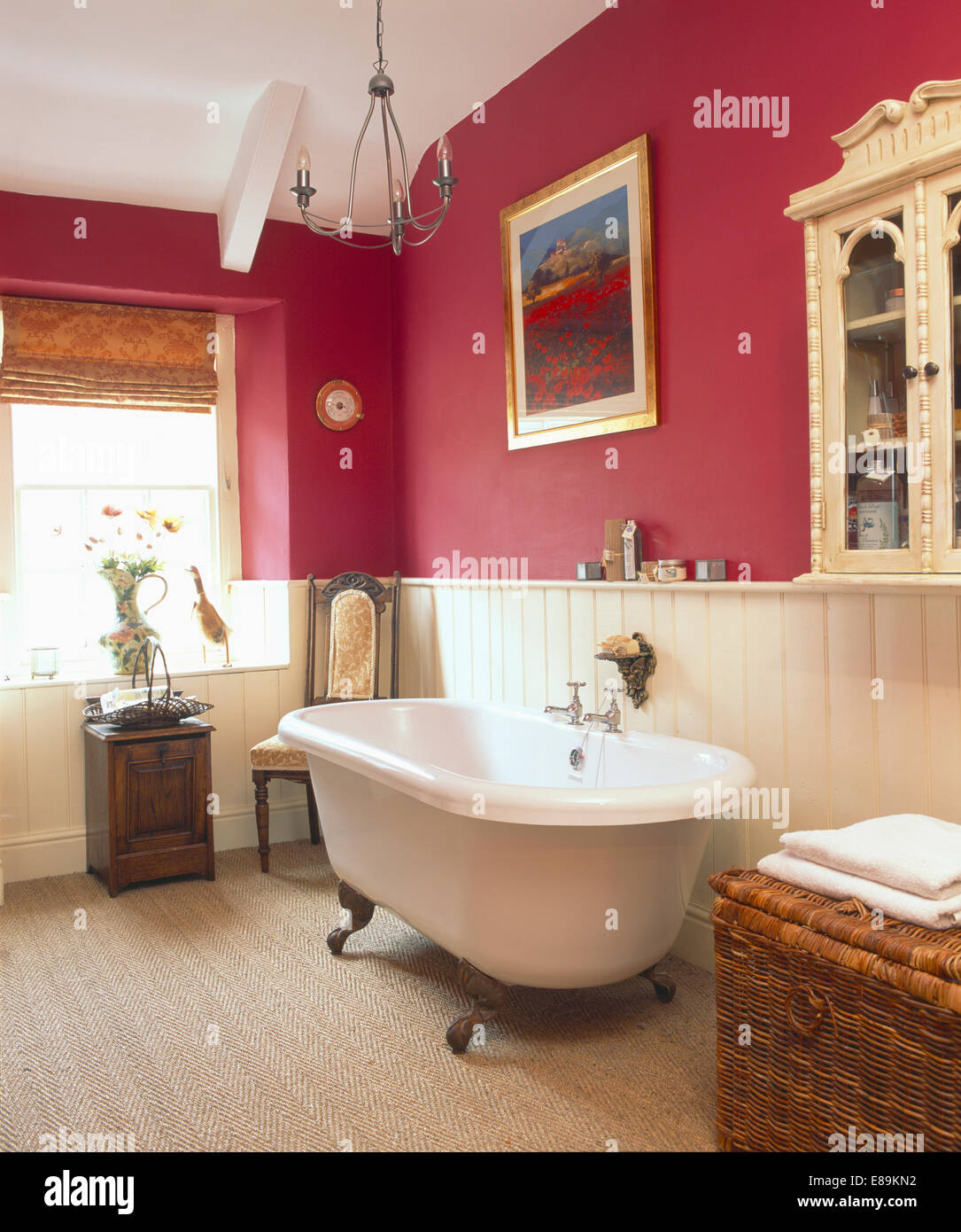 Couvercle Cylindrique En Baignoire Salle De Bains Rose Fonc Avec Salle De Bain Creme Et Bois ~ Couvercle Cylindrique En Baignoire Salle De Bains Rose Fonc Avec