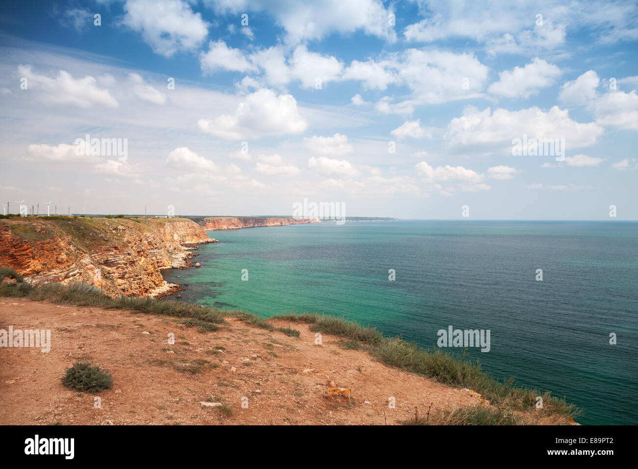 La Bulgarie, la côte de la mer Noire. Paysage côtier de Kaliakra pointe avec ciel nuageux Banque D'Images