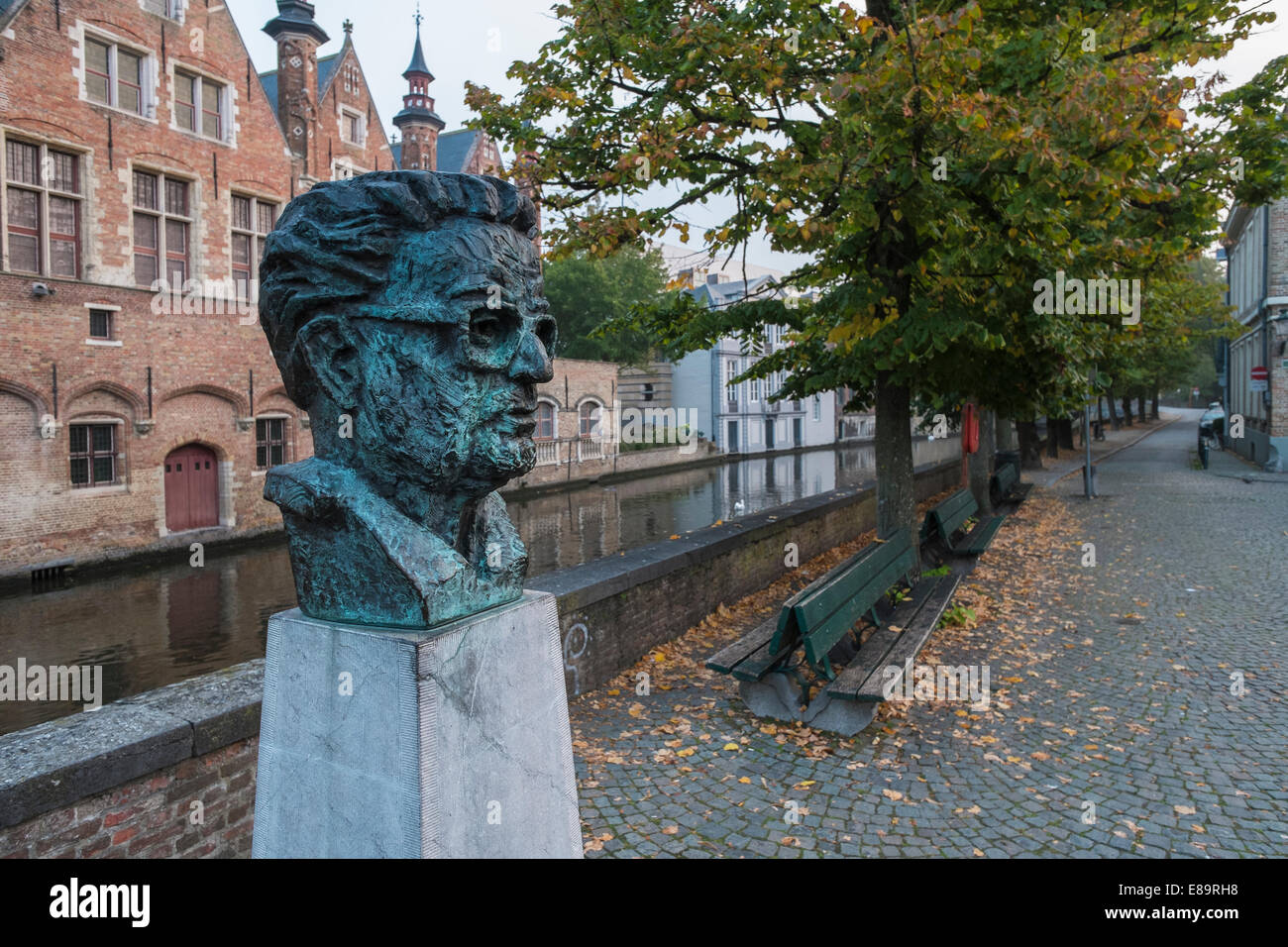 Buste de Frank van Acker sur Steenhouwersdijk, Bruges, prises au début de l'automne Banque D'Images