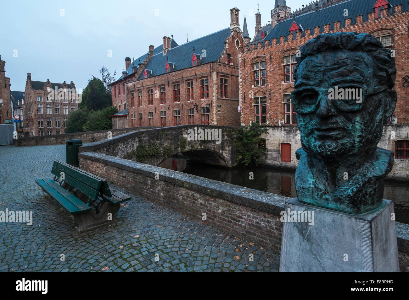 Buste de Frank van Acker sur Steenhouwersdijk, Bruges, prises au début de l'automne Banque D'Images