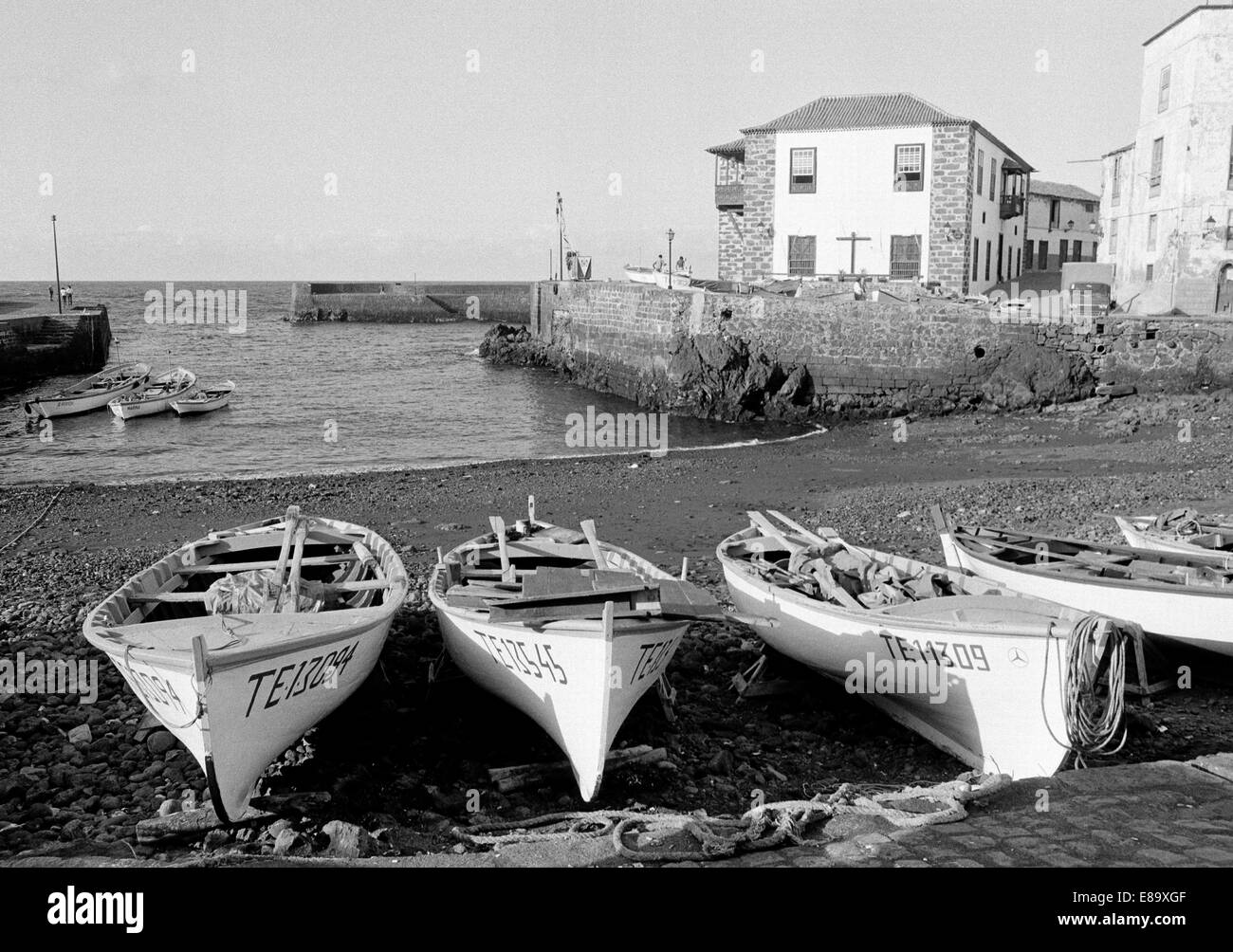 Achtziger Jahre, Fischerboote im Fischereihafen von Puerto de la Cruz, Teneriffa, Kanarische Inseln, Spanien Banque D'Images