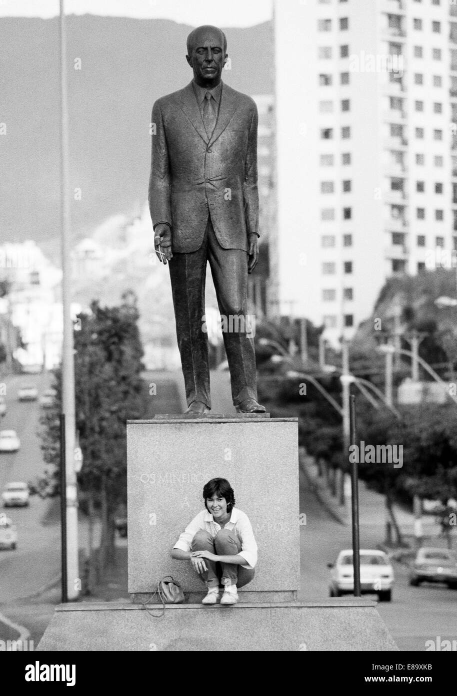 Achtziger Jahre, Denkmal für Soares Milton Milton Campos Campos auf dem Platz à Belo Horizonte, Brésil, Politiker, Sénateur von Minas Gerais, Prof Banque D'Images
