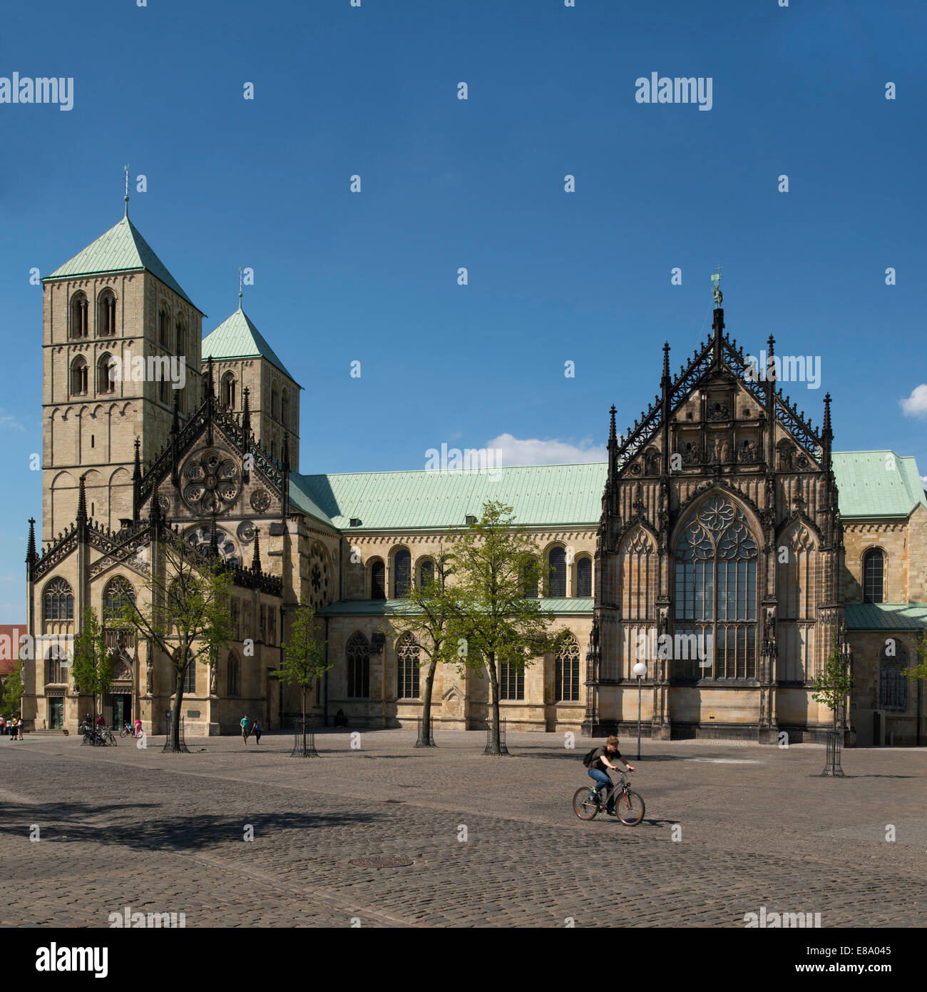 Le sud de l'avant vers l'Domplatz place de la cathédrale, la cathédrale de Münster, Münster, Rhénanie du Nord-Westphalie, Allemagne Banque D'Images