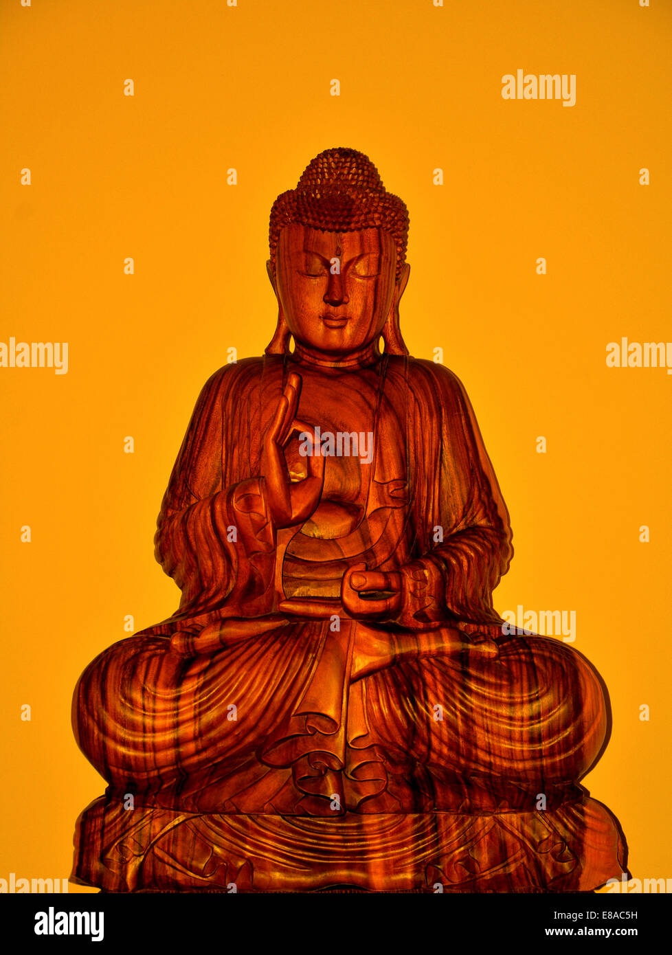 Bouddha assis jaune Banque D'Images