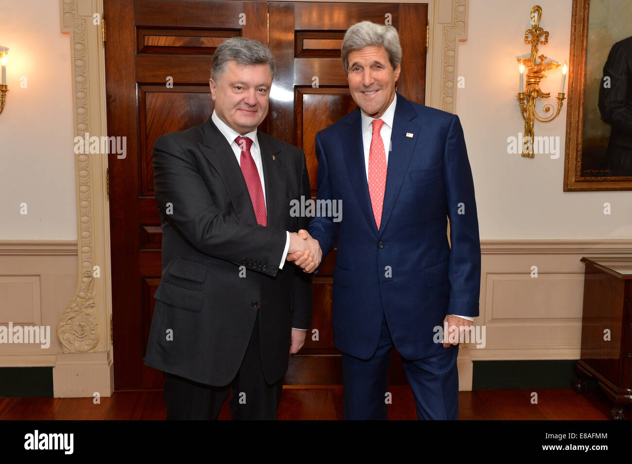 Le secrétaire d'Etat John Kerry se réunit avec le Président ukrainien Porochenko au département d'État des États-Unis à Washington, D.C., le 18 septembre 2014. Banque D'Images