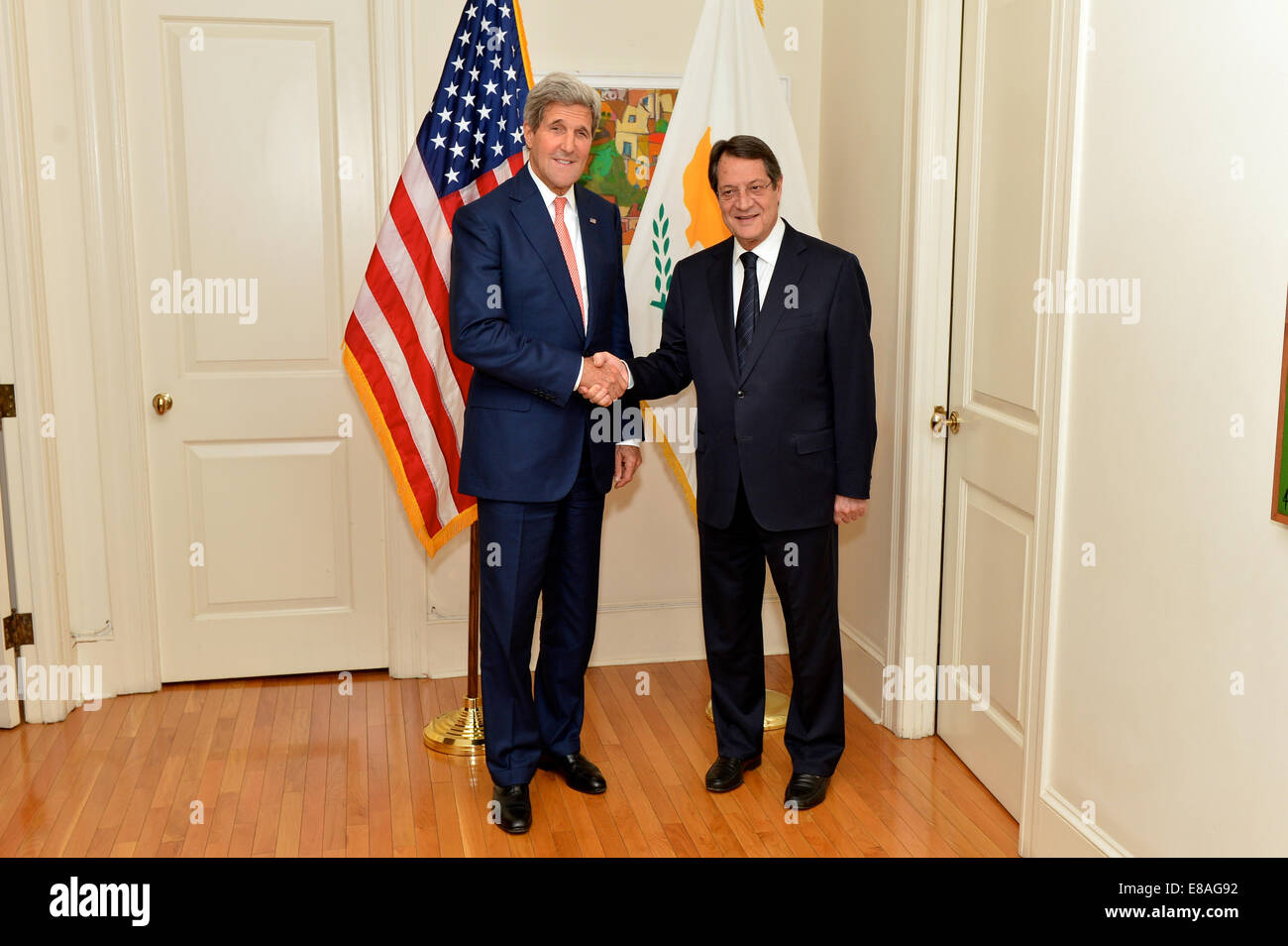 Le secrétaire d'Etat John Kerry rencontre le président chypriote Nicos Anastasiades à New York le 21 septembre 2014. Le Secrétaire est la tenue de réunions dans le cadre de la 69ème session de l'Assemblée générale des Nations Unies. Banque D'Images