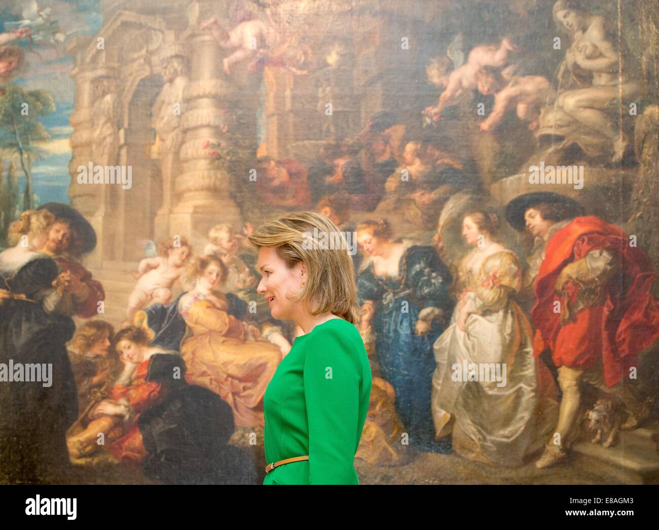 Bruxelles, Belgique. 2Nd Oct, 2014. La Reine Mathilde de Belgique visites l'exposition 'Sensation et sensualité, Rubens et son patrimoine" du peintre belge Peter Paul Rubens (1577-1640) au Musée Royal des beaux-arts de Bruxelles, Belgique, 2 octobre 2014. Photo : Patrick van Katwijk/Pays-Bas et France/AUCUN SERVICE DE FIL/dpa/Alamy Live News Banque D'Images