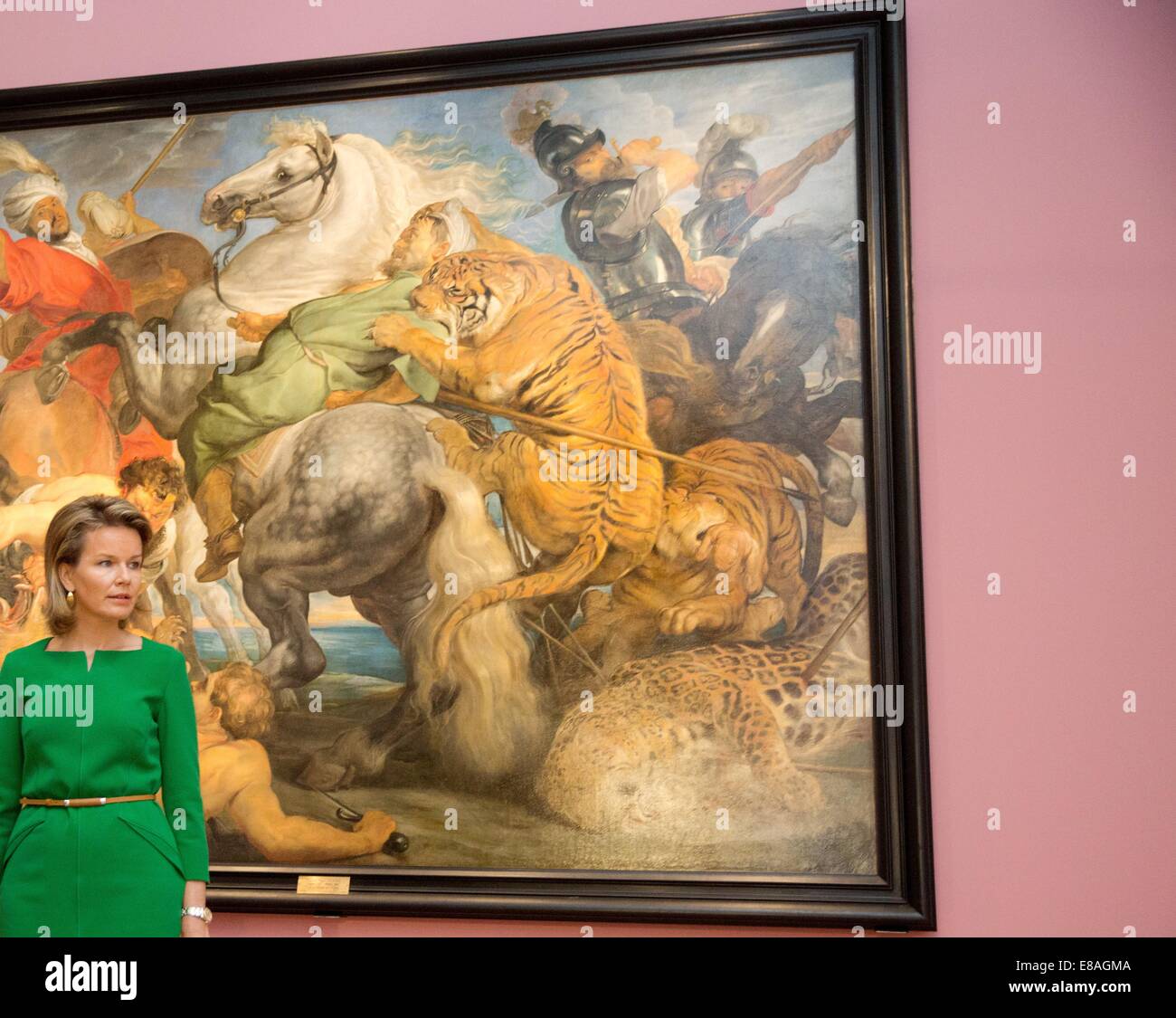 Bruxelles, Belgique. 2Nd Oct, 2014. La Reine Mathilde de Belgique visites l'exposition 'Sensation et sensualité, Rubens et son patrimoine" du peintre belge Peter Paul Rubens (1577-1640) au Musée Royal des beaux-arts de Bruxelles, Belgique, 2 octobre 2014. Photo : Patrick van Katwijk/Pays-Bas et France/AUCUN SERVICE DE FIL/dpa/Alamy Live News Banque D'Images