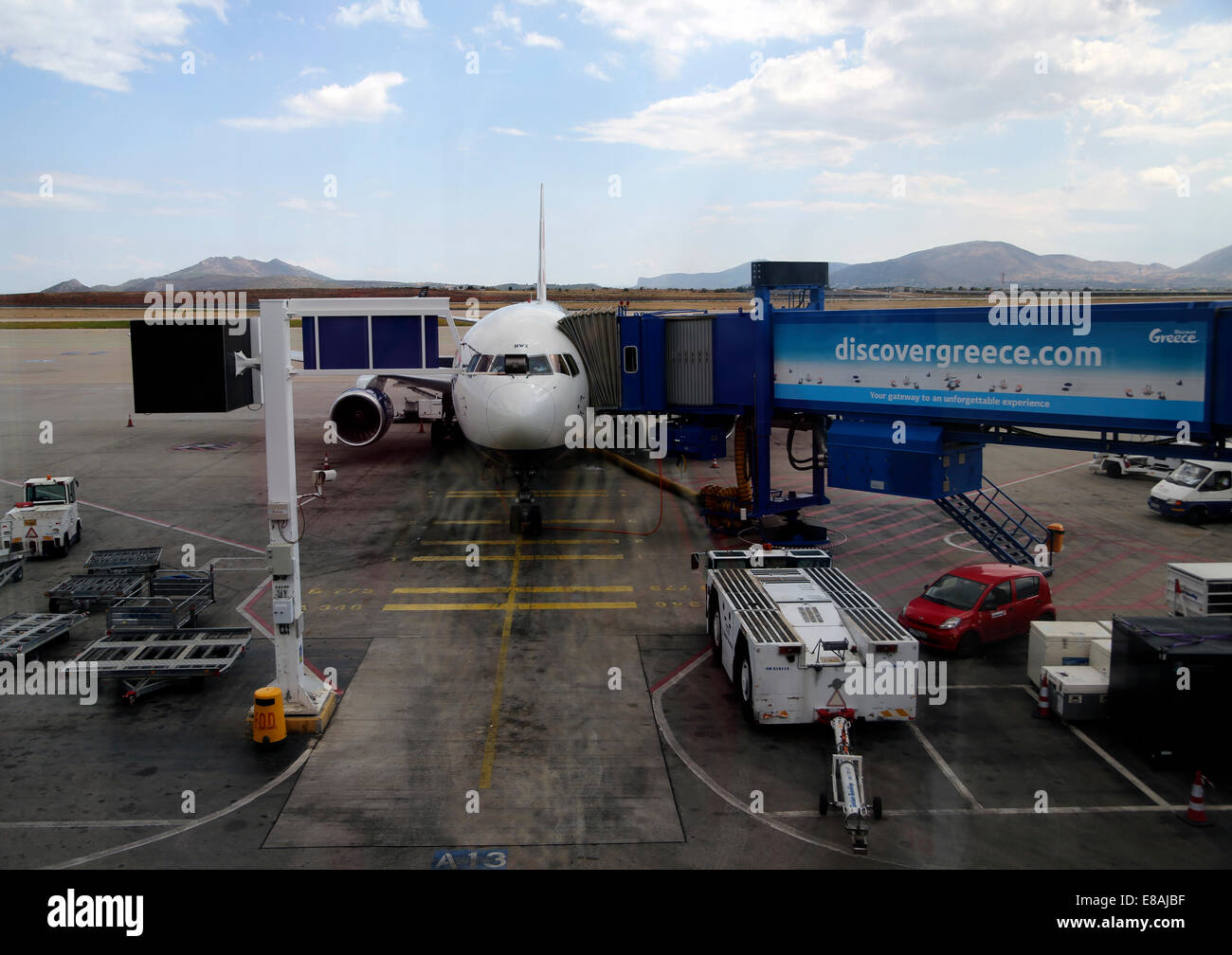 L'Aéroport International d'Athènes Athènes Grèce British Airways avion avec le bras attaché Banque D'Images
