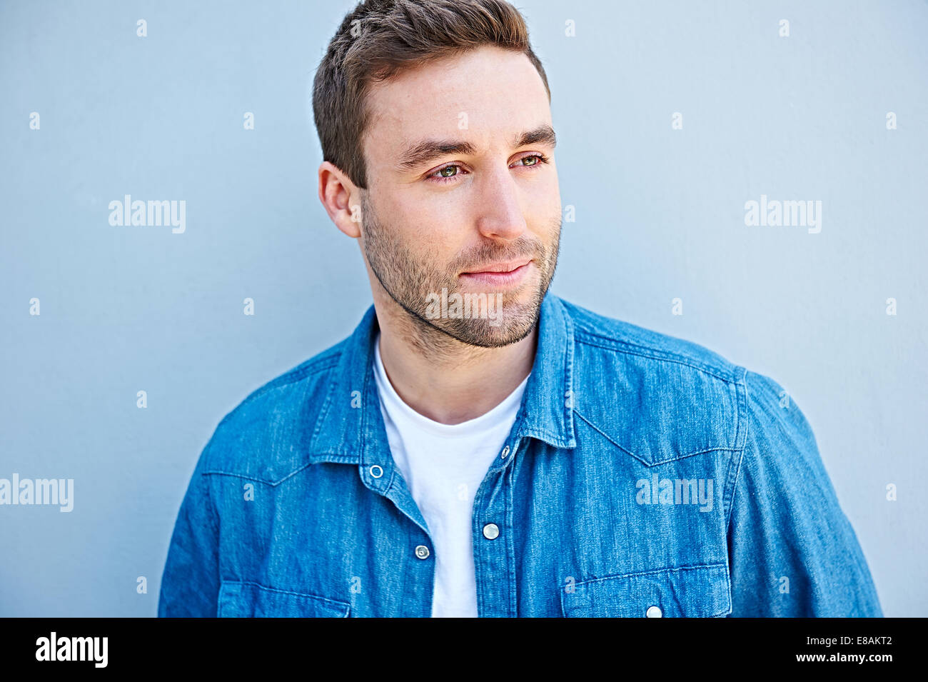 Close up of man en denim shirt Banque D'Images