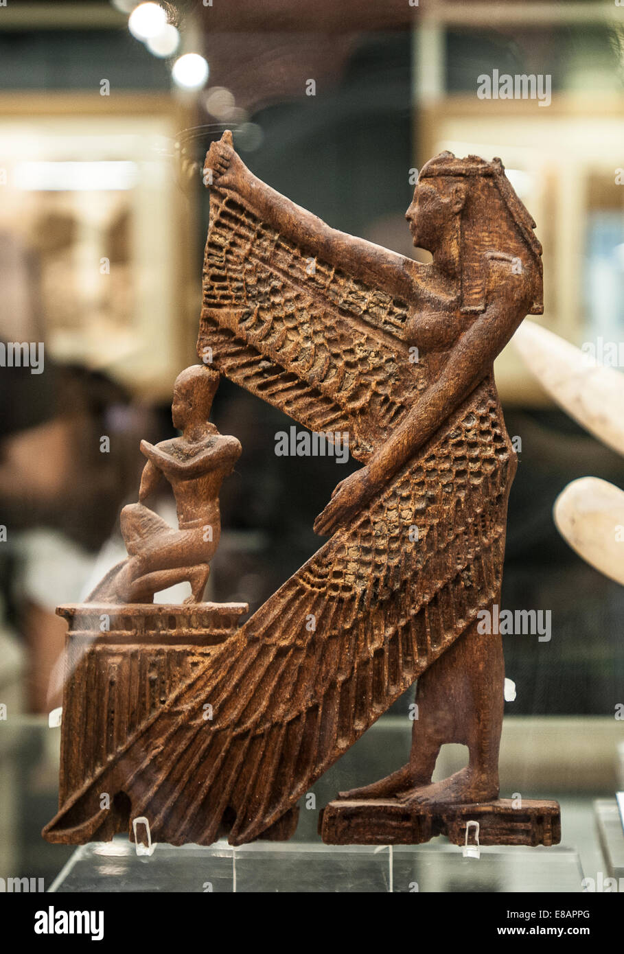 Italie Piémont Turin Musée Égyptien frettées en bois meuble représentant les goddes Isis ailée Banque D'Images