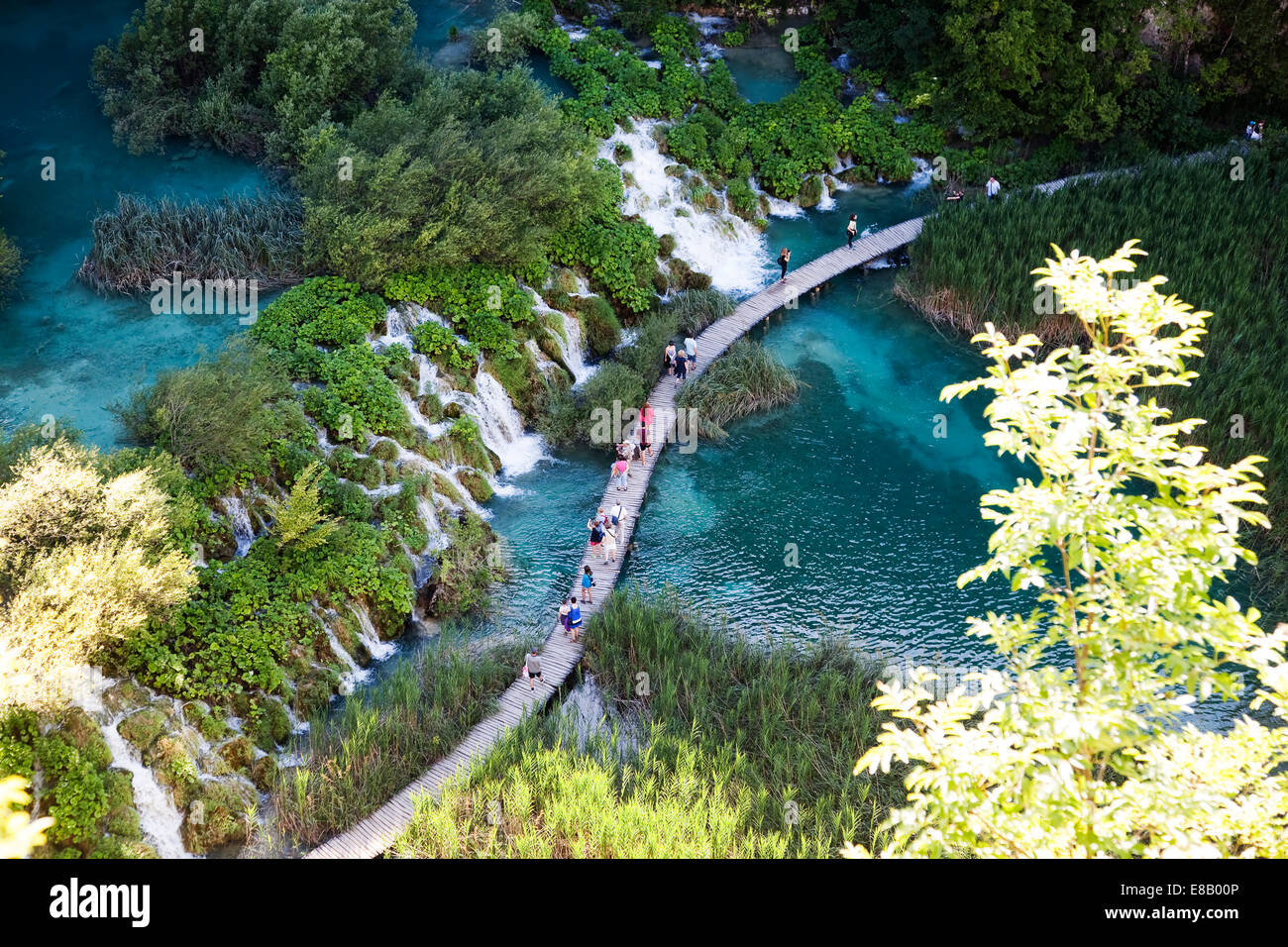 Vue sur les lacs de Plitvice et de cascades en Croatie Banque D'Images