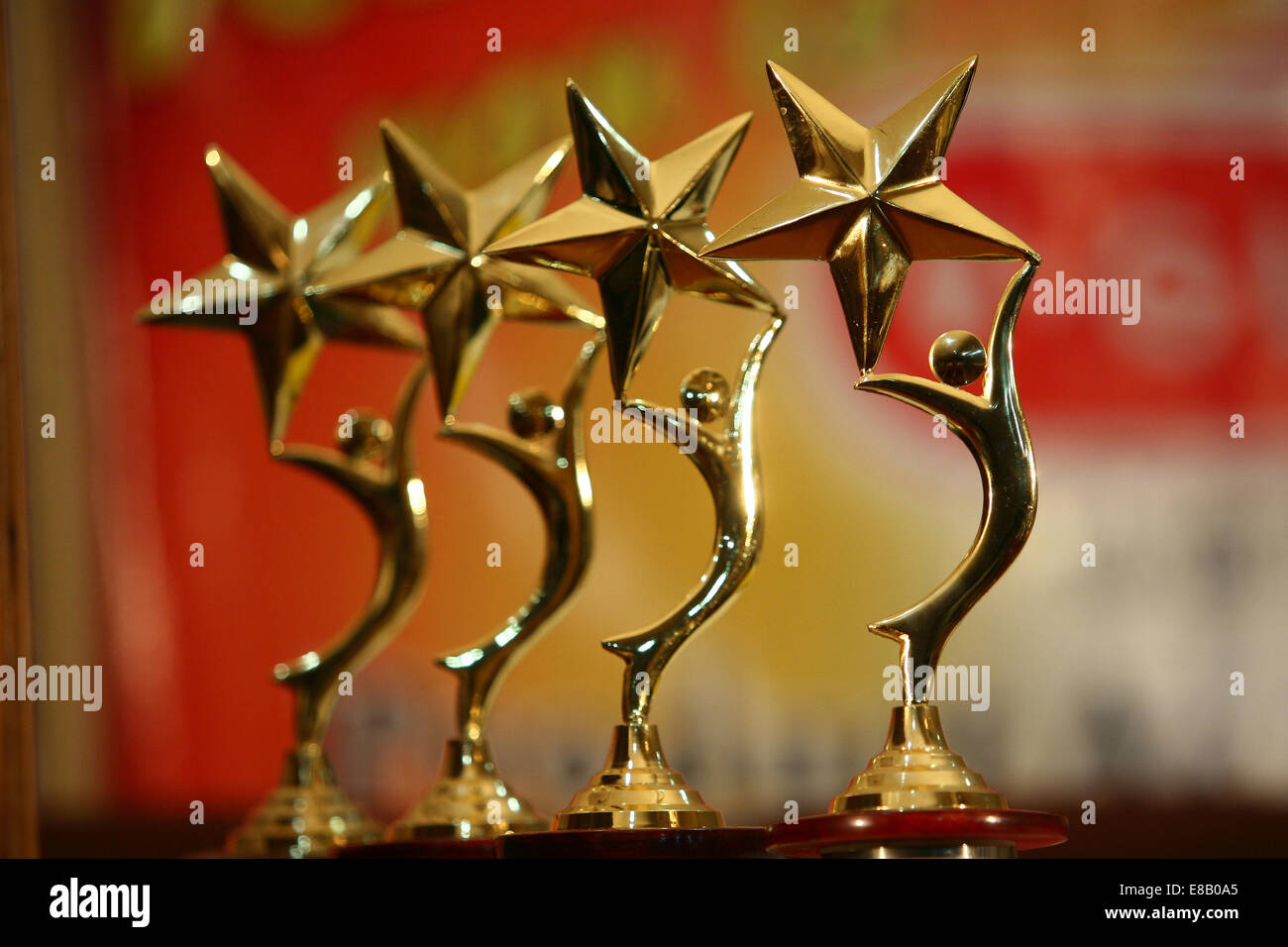 Trophée en résine créative trophée plaqué or sur mesure étoile brillante  entreprise de métal réunion annuelle trophée du personnel - Cdiscount