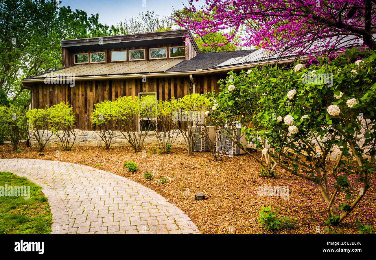 Des buissons et des arbres en dehors de la Nature Centre à Wildwood Park à Harrisburg, en Pennsylvanie. Banque D'Images