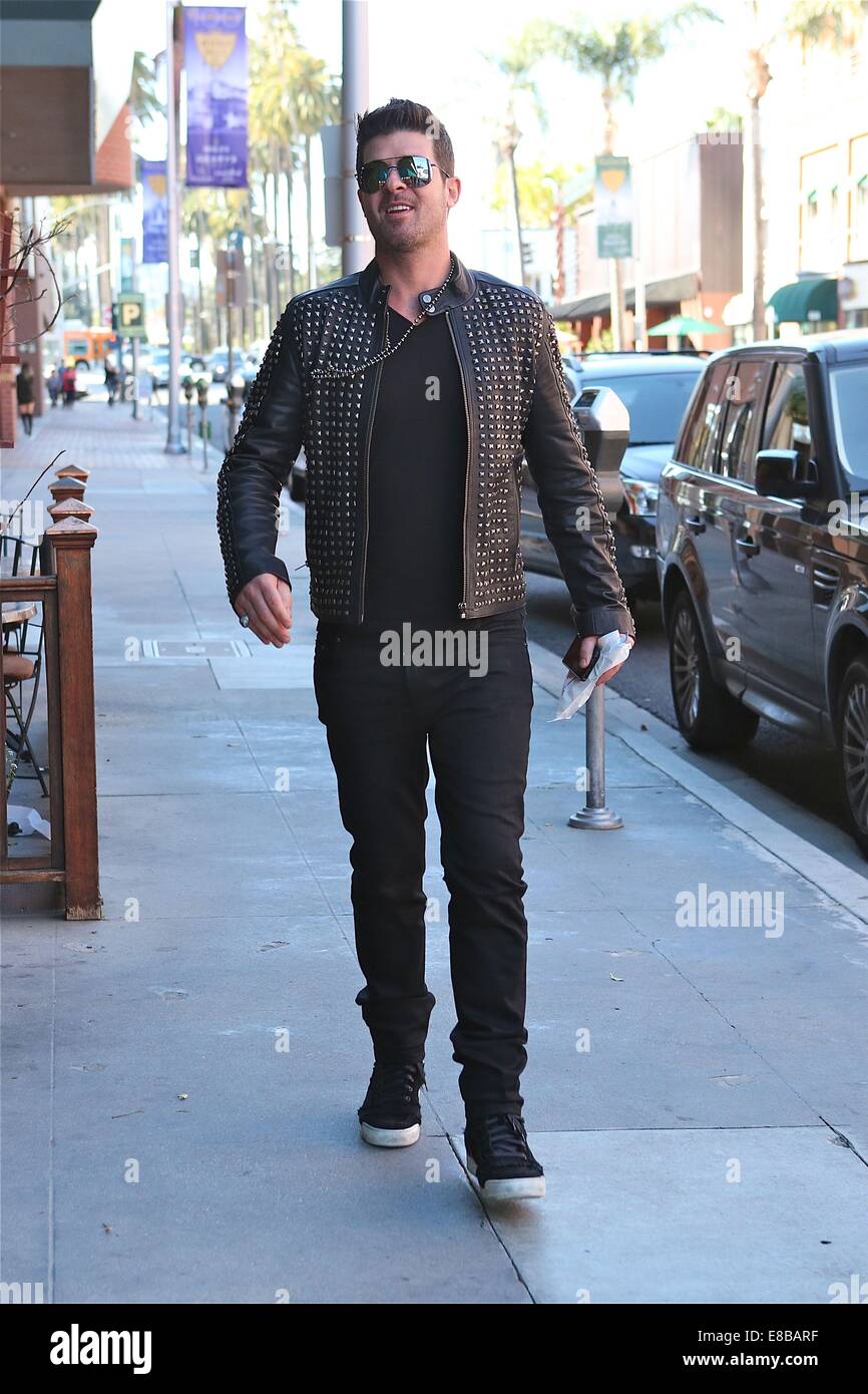 Robin Thicke marcher le long de Bedford Avenue avec : Robin Thicke Où : Los Angeles, California, United States Quand : 31 Mars 2014 Banque D'Images