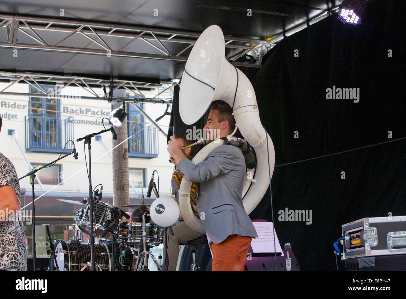 Sydney, Australie. 4 octobre, 2014. Le 37e Festival de jazz de Manly annuel soit jusqu'au 6 octobre 2014 martin berry live news. Hi Tops brass band est un groupe local de la bande de Sydney Banque D'Images
