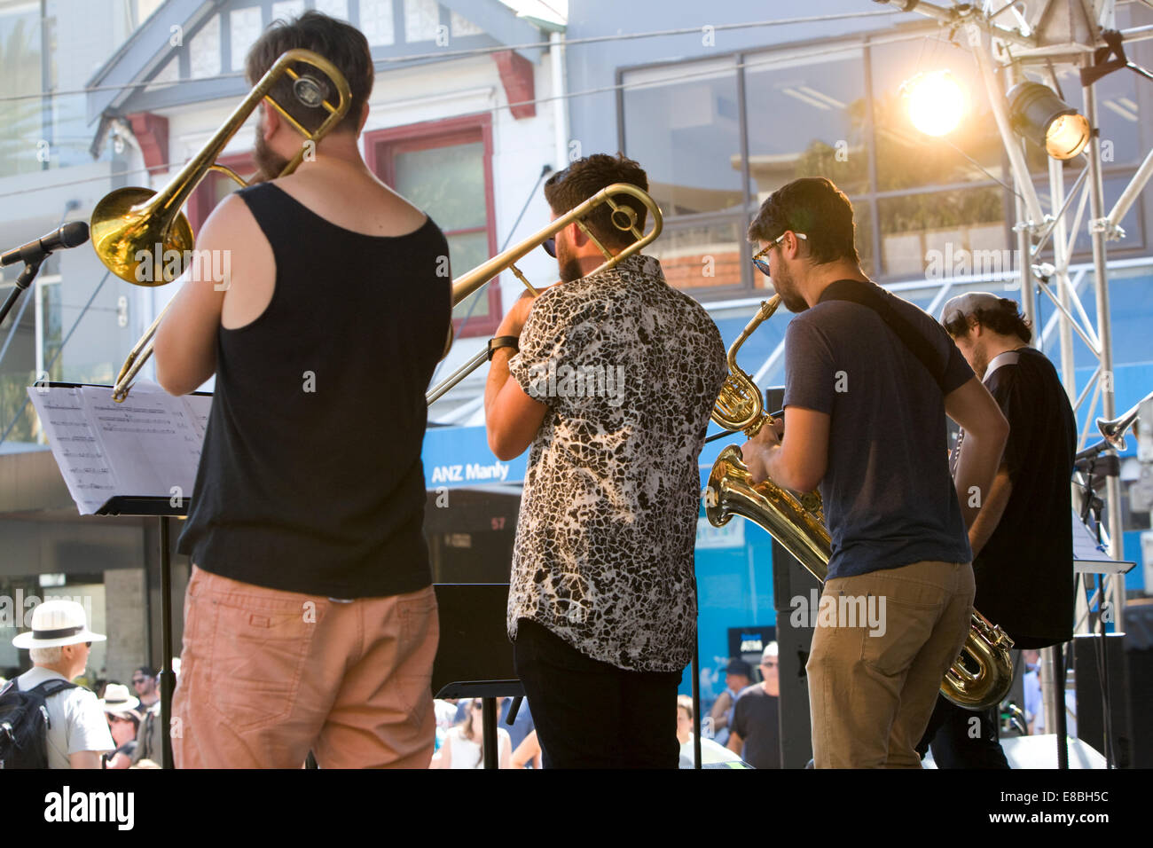 Sydney, Australie. 4 octobre, 2014. Le 37e Festival de jazz de Manly annuel soit jusqu'au 6 octobre 2014 martin berry live news. Hi Tops brass band est un groupe local de la bande de Sydney Banque D'Images