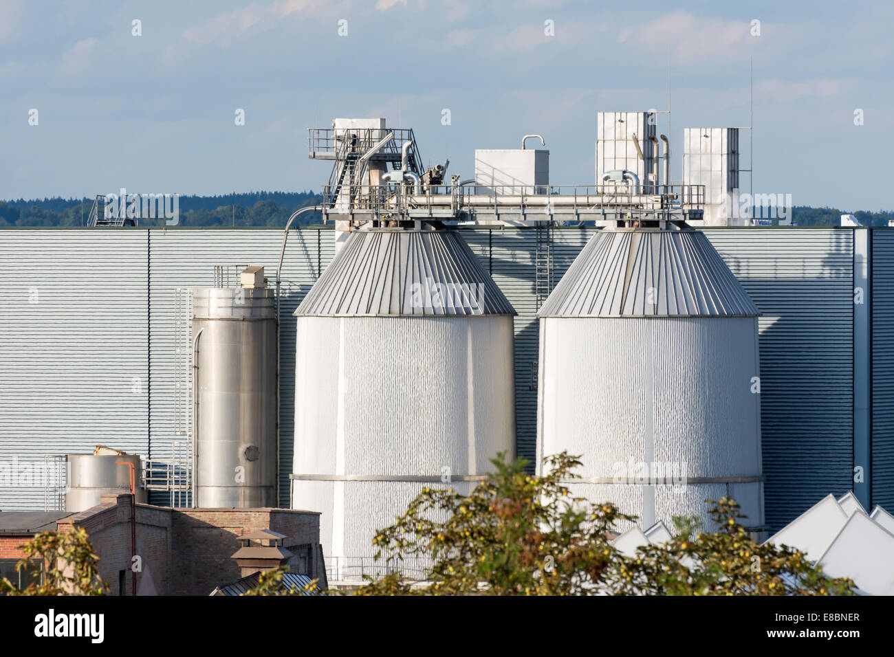 Réservoirs de stockage d'une usine chimique Banque D'Images