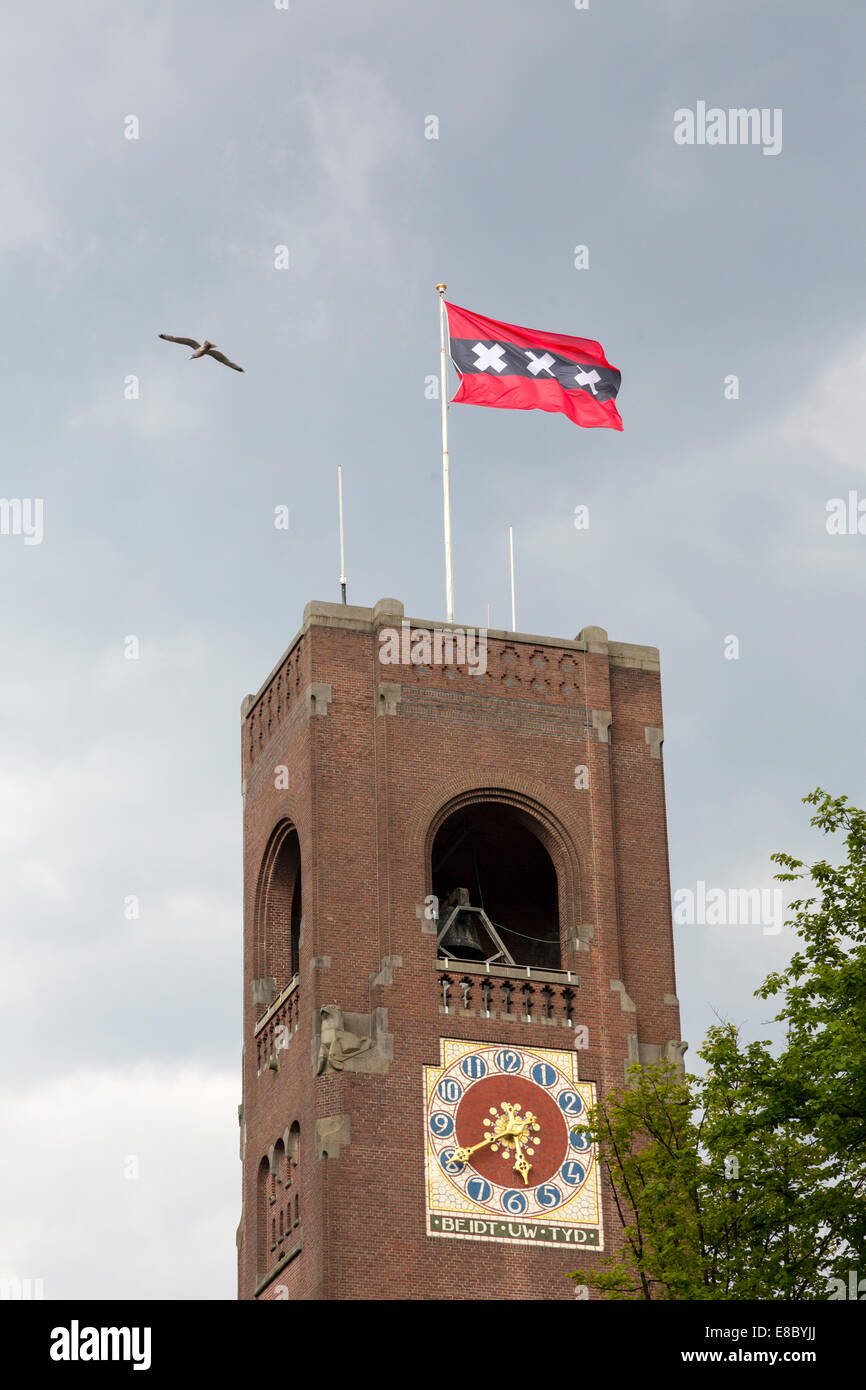 Tour de l'horloge de la Beurs van Berlage immeuble sur le Damrak, Amsterdam, Pays-Bas Banque D'Images