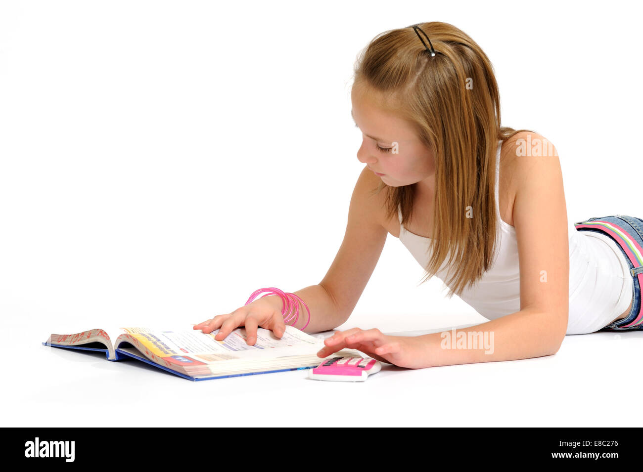 Adolescentes à faire des devoirs de mathématiques Calcul Banque D'Images