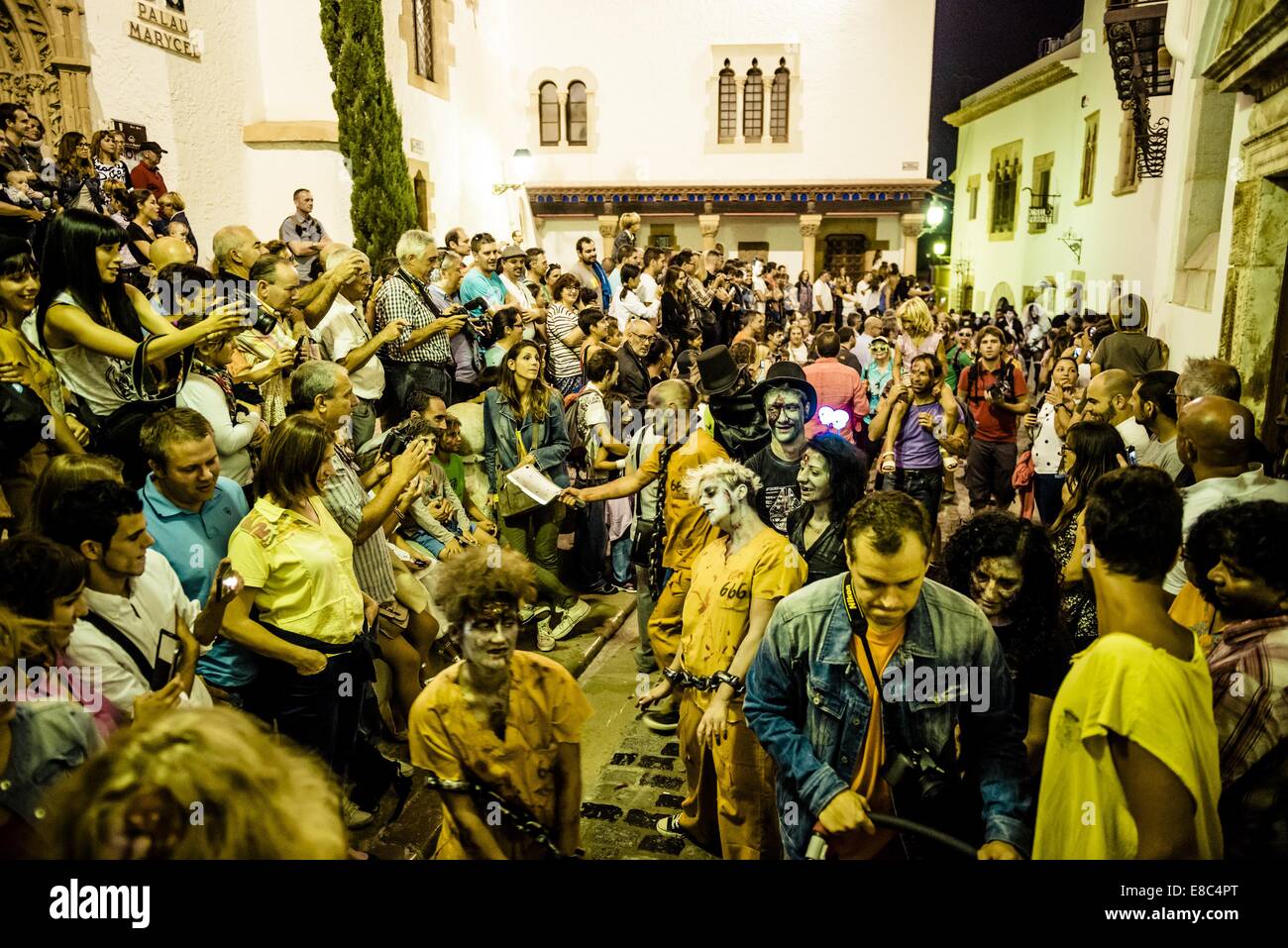 Sitges, Espagne. 4ème Oct, 2014. Zombies de toutes sortes se réunissent pour les Sitges Zombie Walk 2014 Credit : Matthias Rickenbach/ZUMA/ZUMAPRESS.com/Alamy fil Live News Banque D'Images