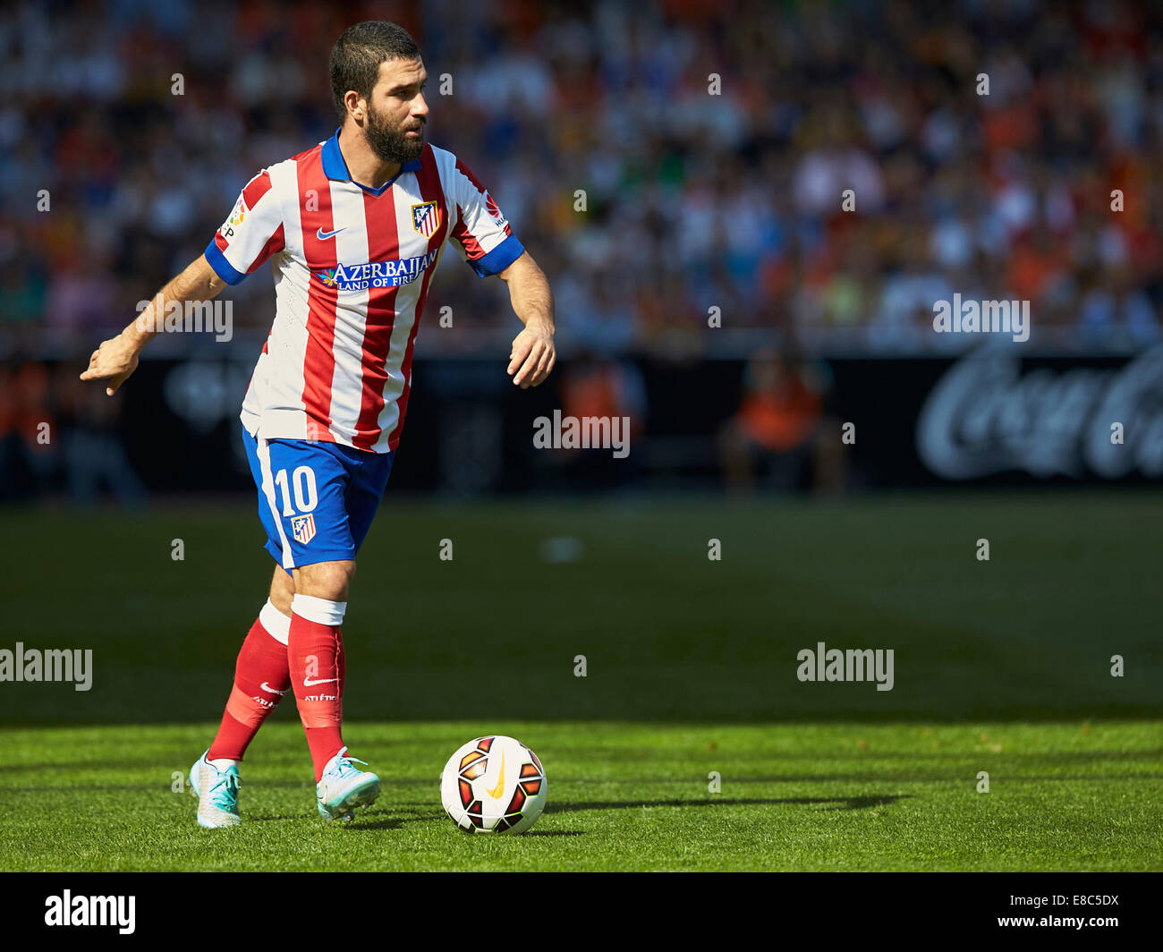 Valence, Espagne. 08Th Oct, 2014. La Liga. Valencia CF Athletico Madrid contre. Arda Turan Milieu de terrain de l'Atletico Madrid en action : Action Crédit Plus Sport/Alamy Live News Banque D'Images