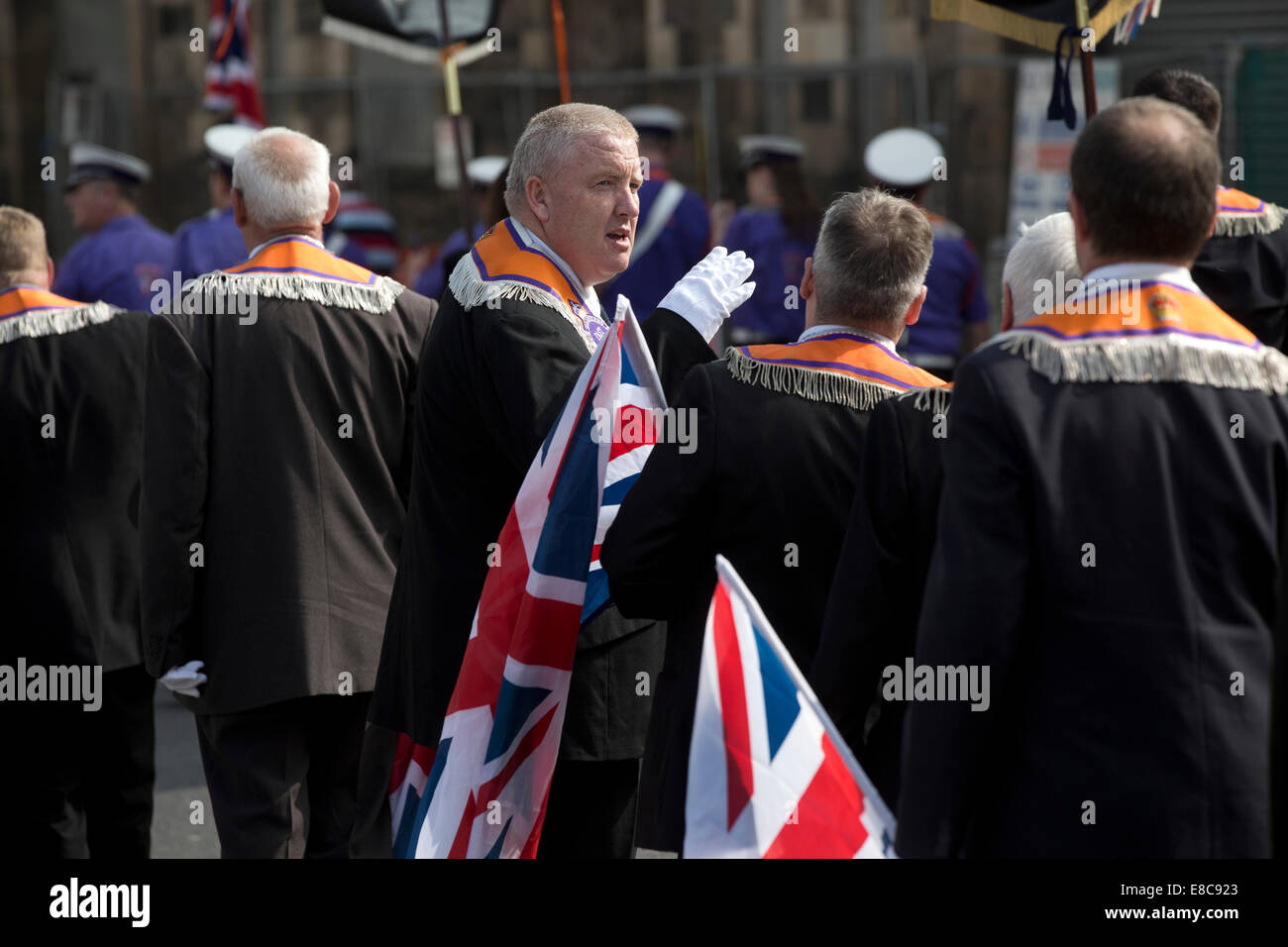 Les membres de l'ordre d'Orange protestant sur les sentiers de l'Edimbourg pour montrer leur soutien à un vote négatif dans le prochain référendum. Banque D'Images