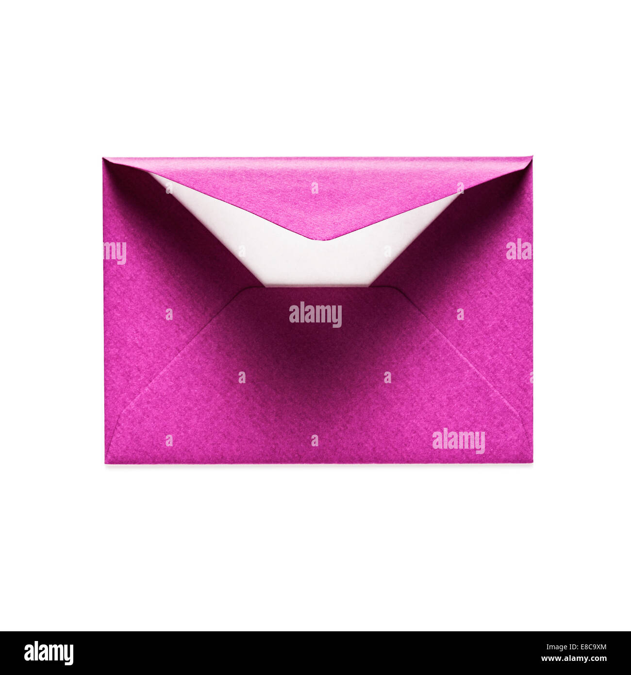 Enveloppe rose isolé sur fond blanc. Objet Avec clipping path Banque D'Images